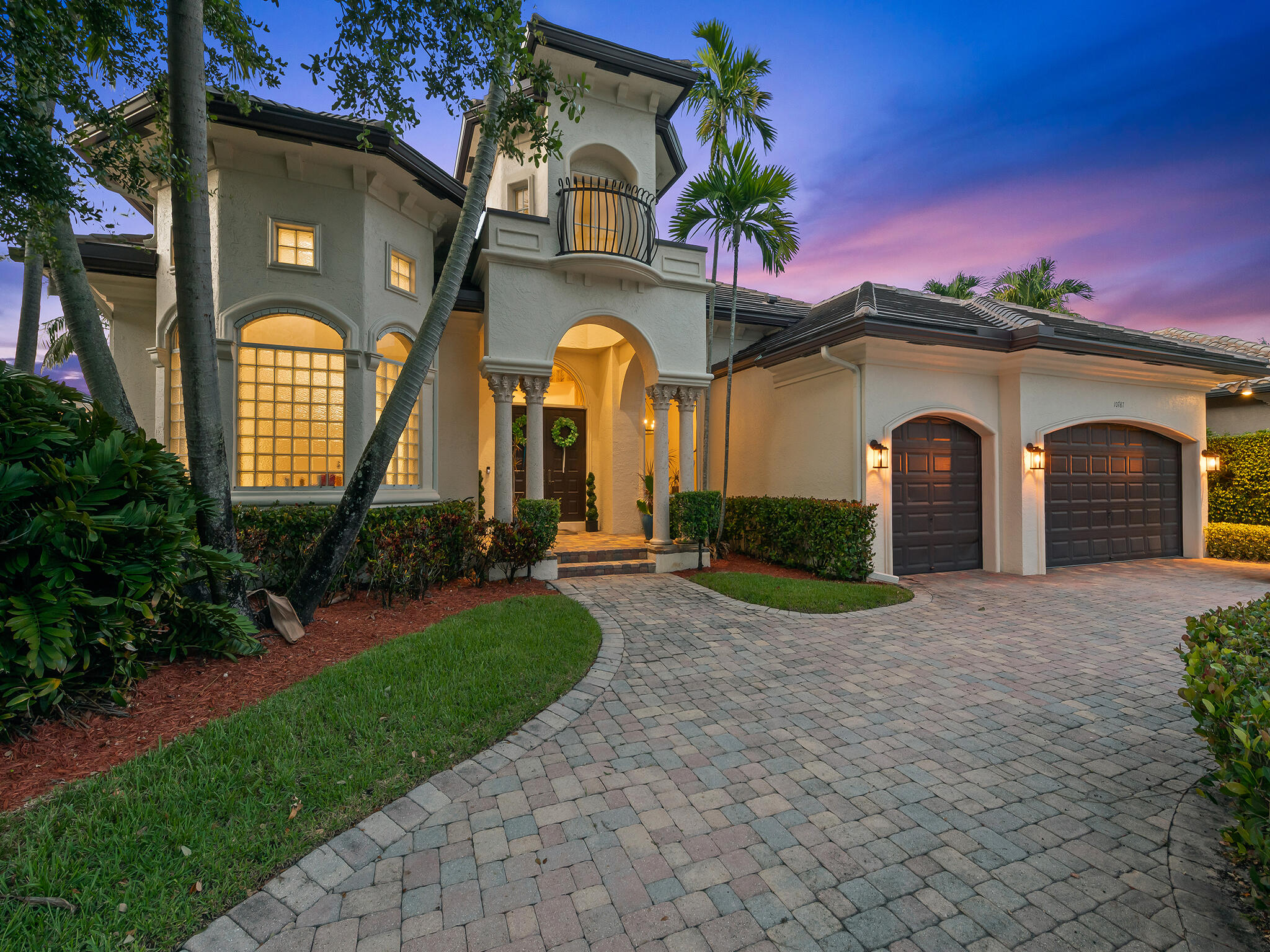Foto de propiedad en 10787 Blue Palm Street, Plantation, FL 33324 Plantation con MLS# 