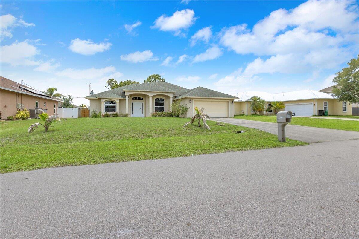 Foto de propiedad en 1250 SW Patricia Avenue, Port St. Lucie, FL 34953 Port St. Lucie con MLS# 