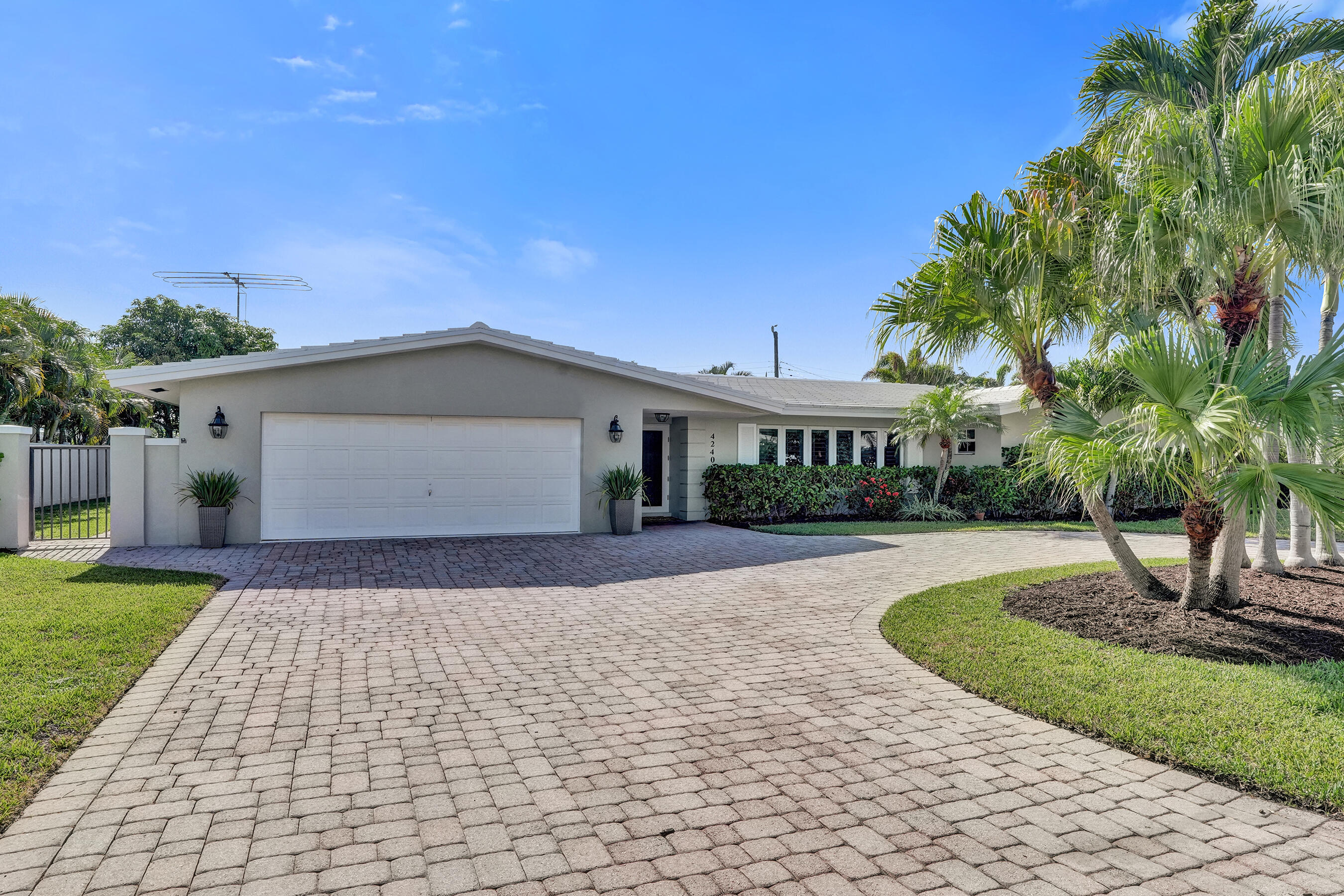 Foto de propiedad en 4240 NE 28th Avenue, Fort Lauderdale, FL 33308 Fort Lauderdale con MLS# 