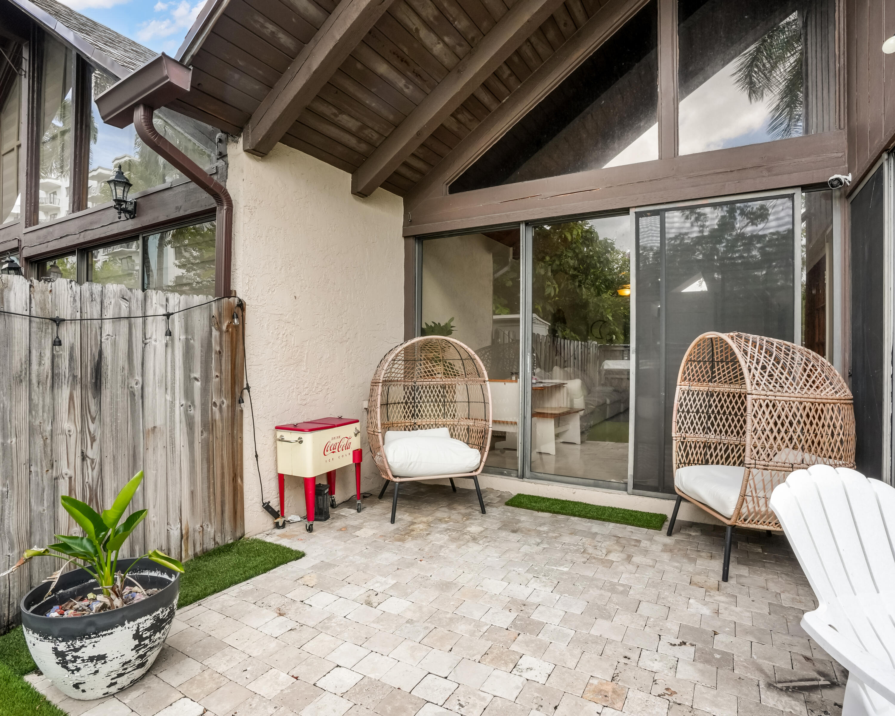 Foto de propiedad en 407 N University Drive, Plantation, FL 33324 Plantation con MLS# 