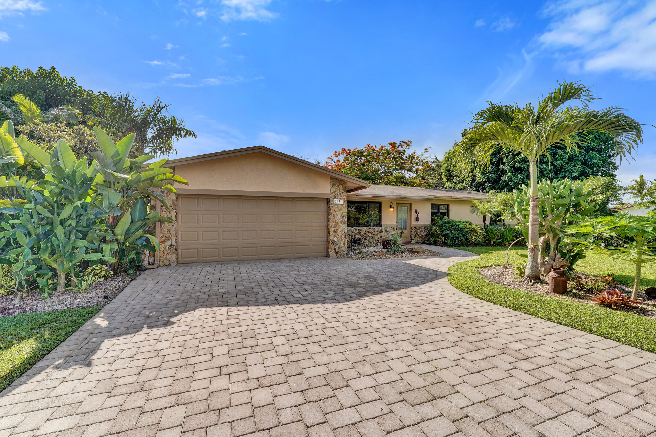 Foto de propiedad en 3951 SW 137th Avenue, Miramar, FL 33027 Miramar con MLS# 