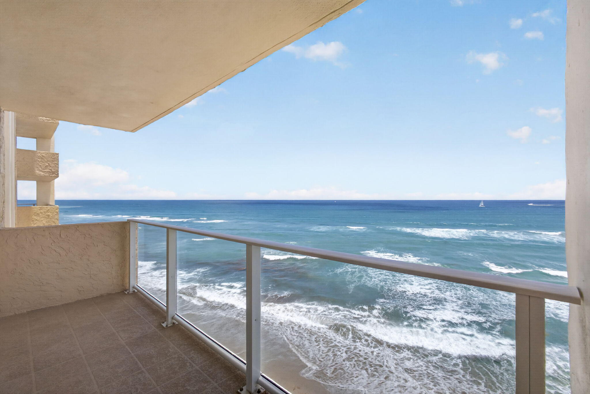 Foto de propiedad en 5440 N Ocean Drive 807, Singer Island, FL 33404 Singer Island con MLS# 