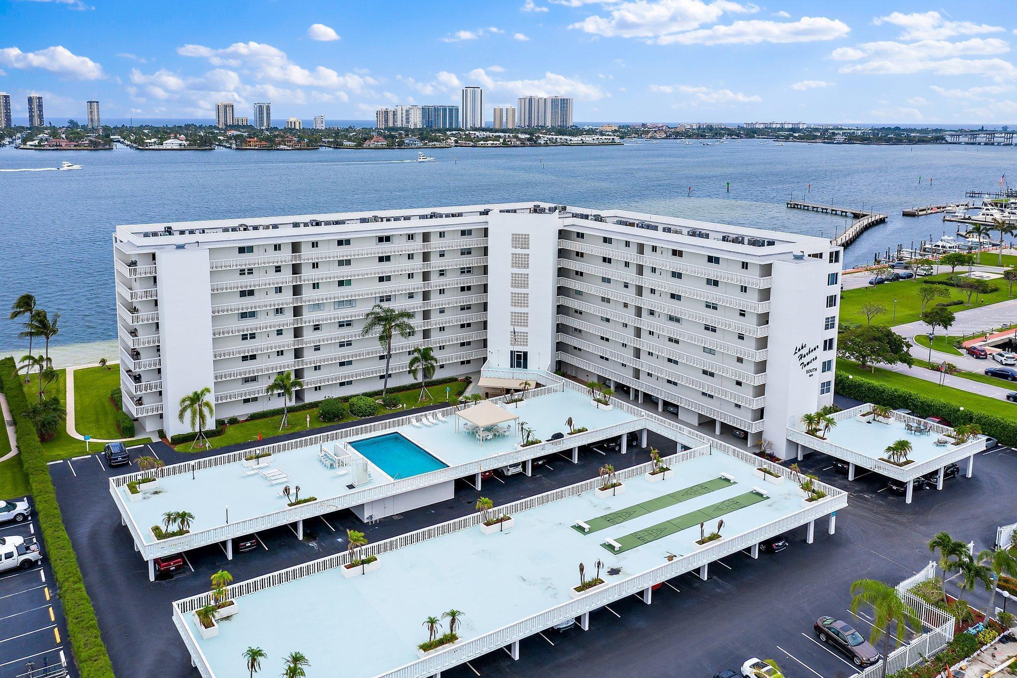 Foto de propiedad en 301 Lake Shore Drive 802, Lake Park, FL 33403 Lake Park con MLS# 