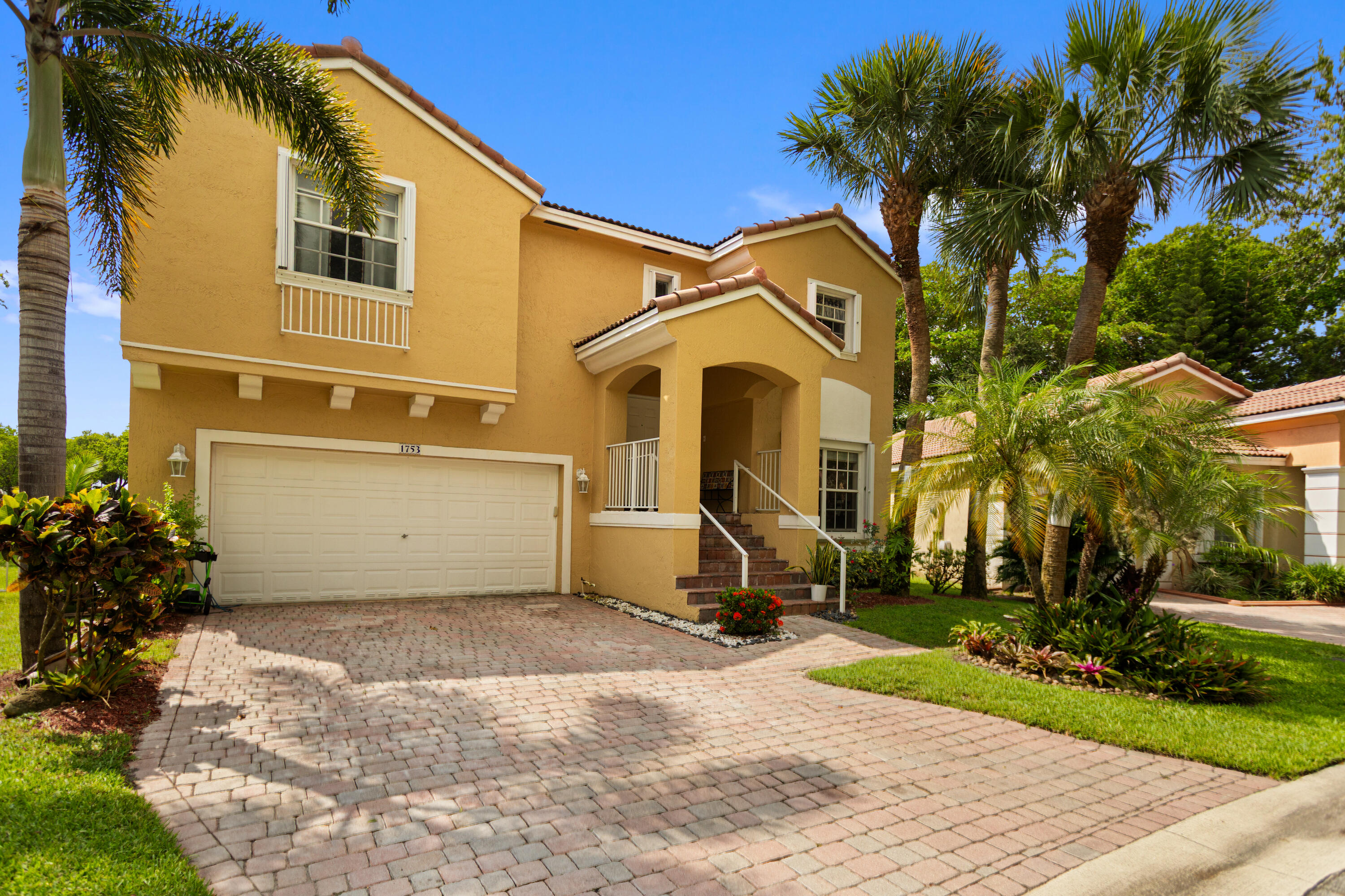 Foto de propiedad en 1753 NW 74th Way, Pembroke Pines, FL 33024 Pembroke Pines con MLS# 