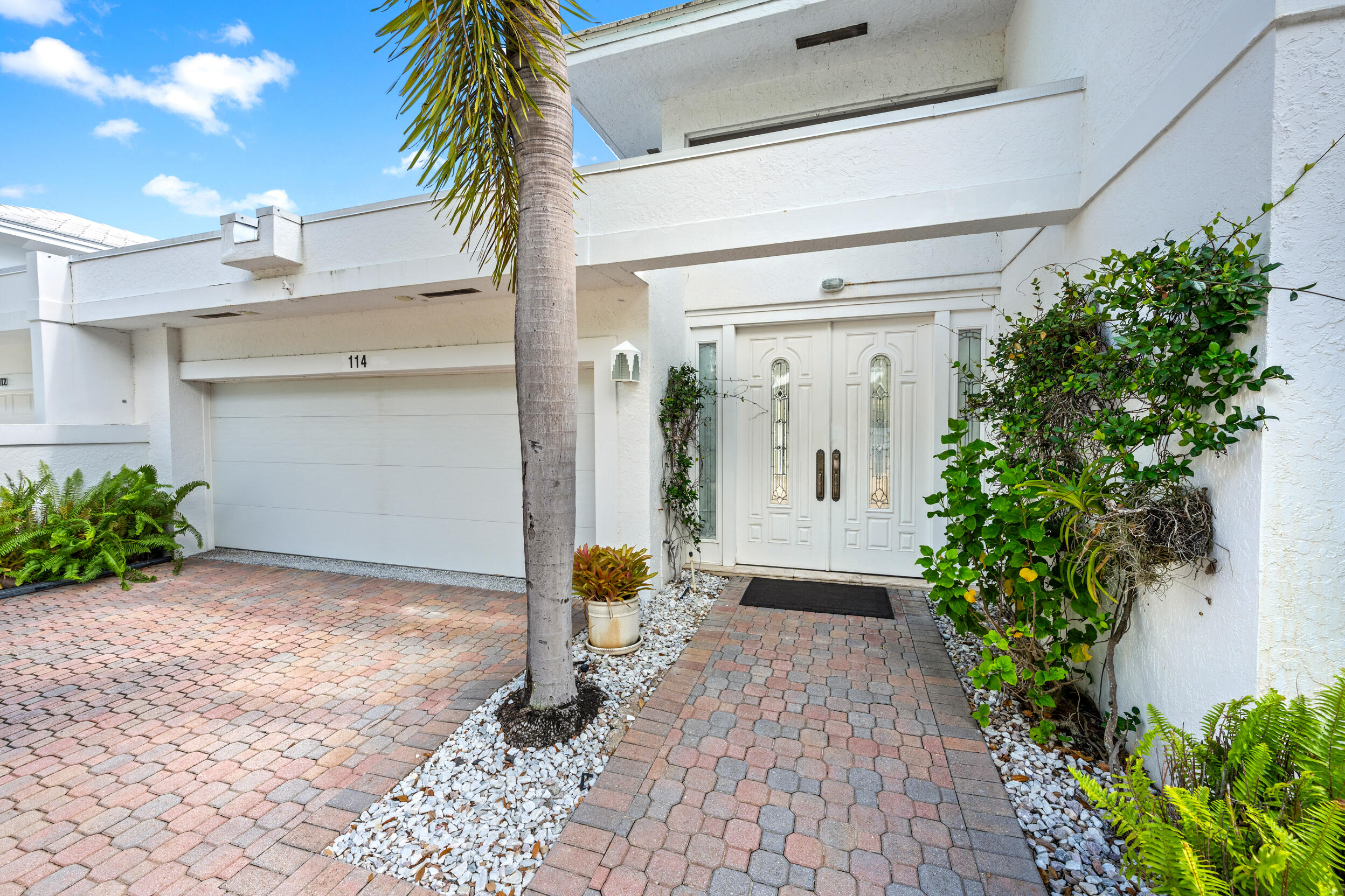 Foto de propiedad en 114 Waters Edge Drive, Jupiter, FL 33477 Jupiter con MLS# 