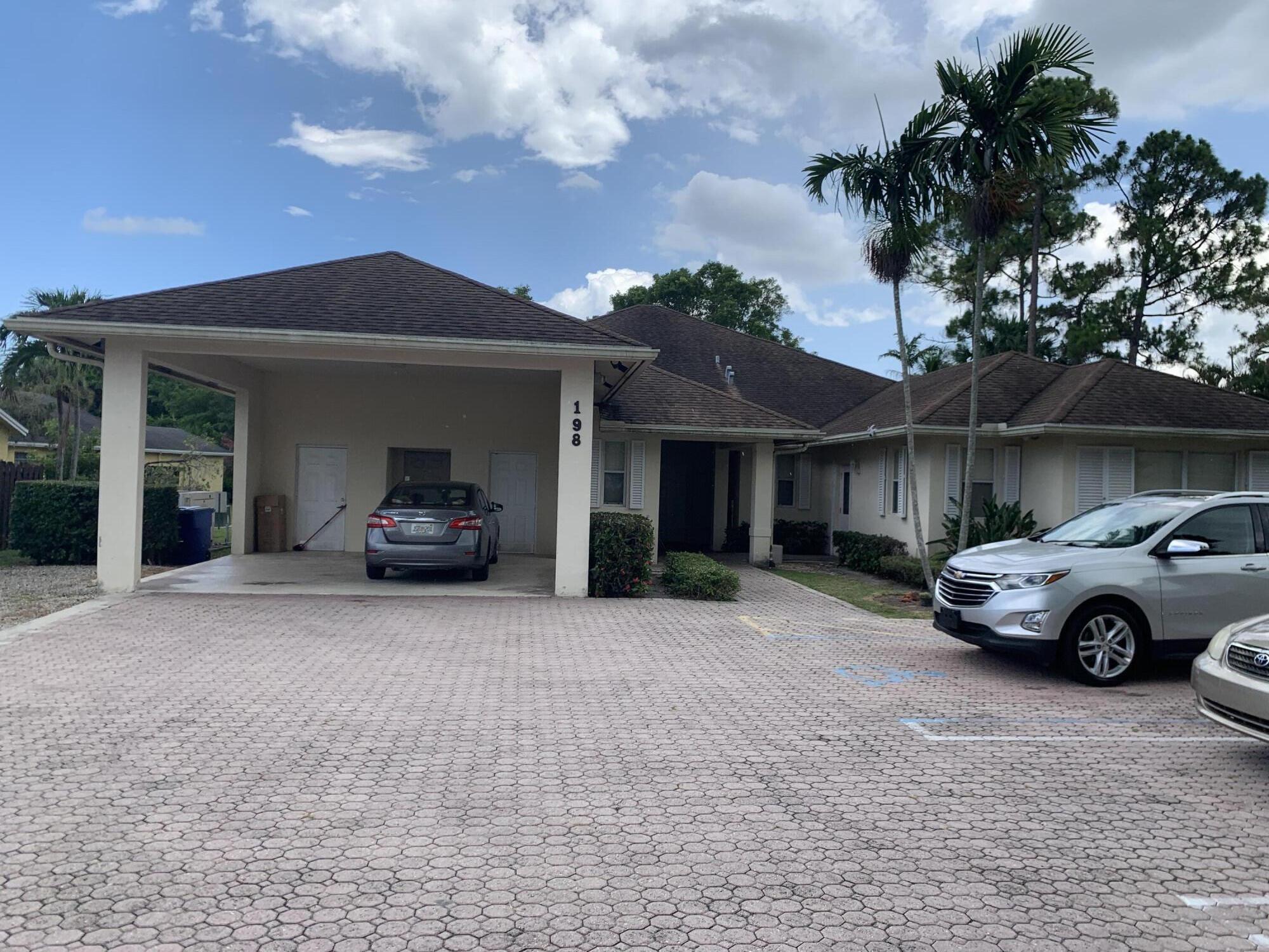 Foto de propiedad en 198 Sparrow Drive, Royal Palm Beach, FL 33411 Royal Palm Beach con MLS# 