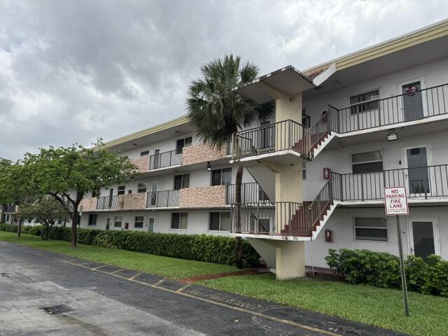 Foto de propiedad en 6005 Del Lago Circle 305, Sunrise, FL 33313 Sunrise con MLS# 