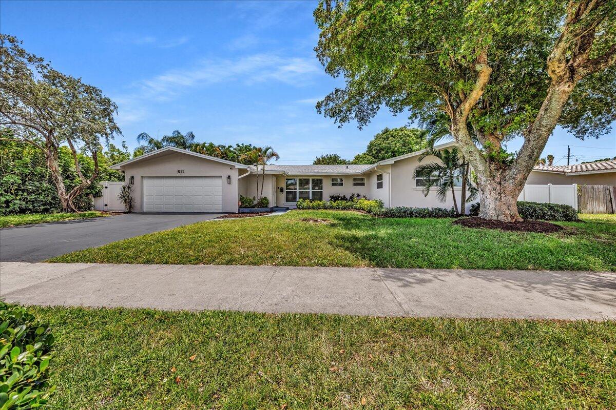 Foto de propiedad en 611 N Highland Drive, Hollywood, FL 33021 Hollywood con MLS# 
