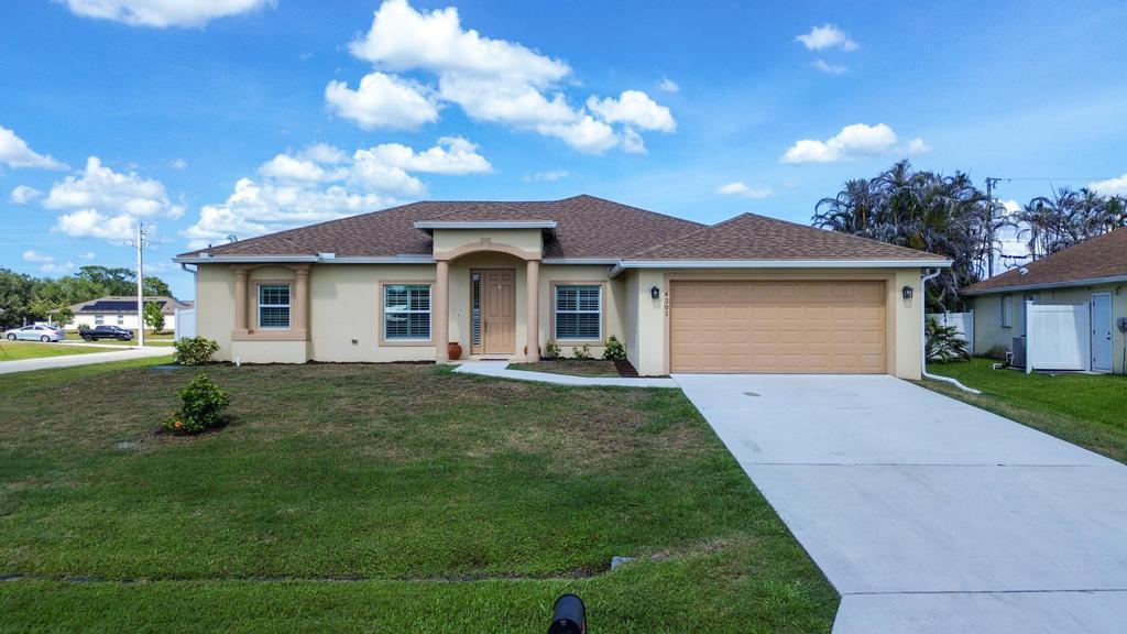 Foto de propiedad en 4201 SW Mcclellen Street, Port St. Lucie, FL 34953 Port St. Lucie con MLS# 
