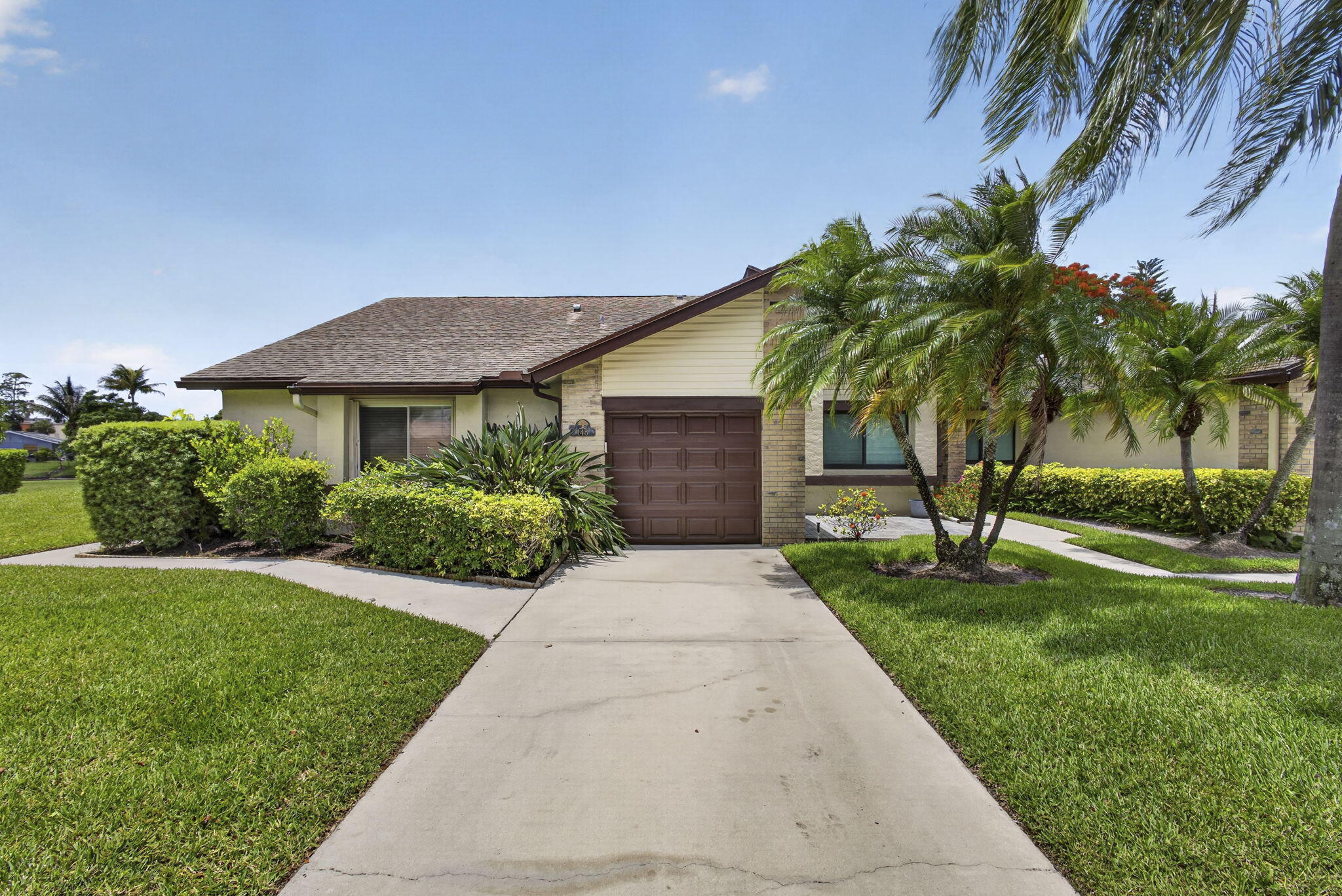 Foto de propiedad en 148 Village Walk Drive 24, Royal Palm Beach, FL 33411 Royal Palm Beach con MLS# 