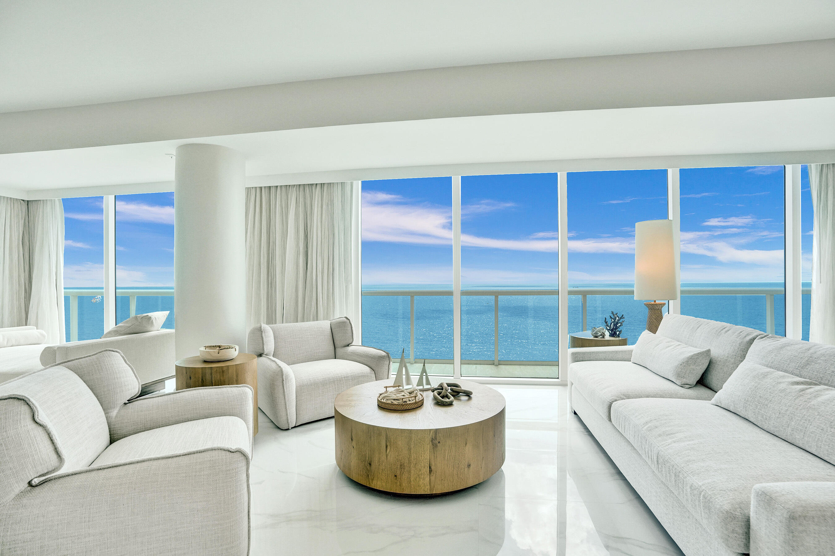 Foto de propiedad en 505 N Fort Lauderdale Beach Boulevard N 2500, Fort Lauderdale, FL 33304 Fort Lauderdale con MLS# 