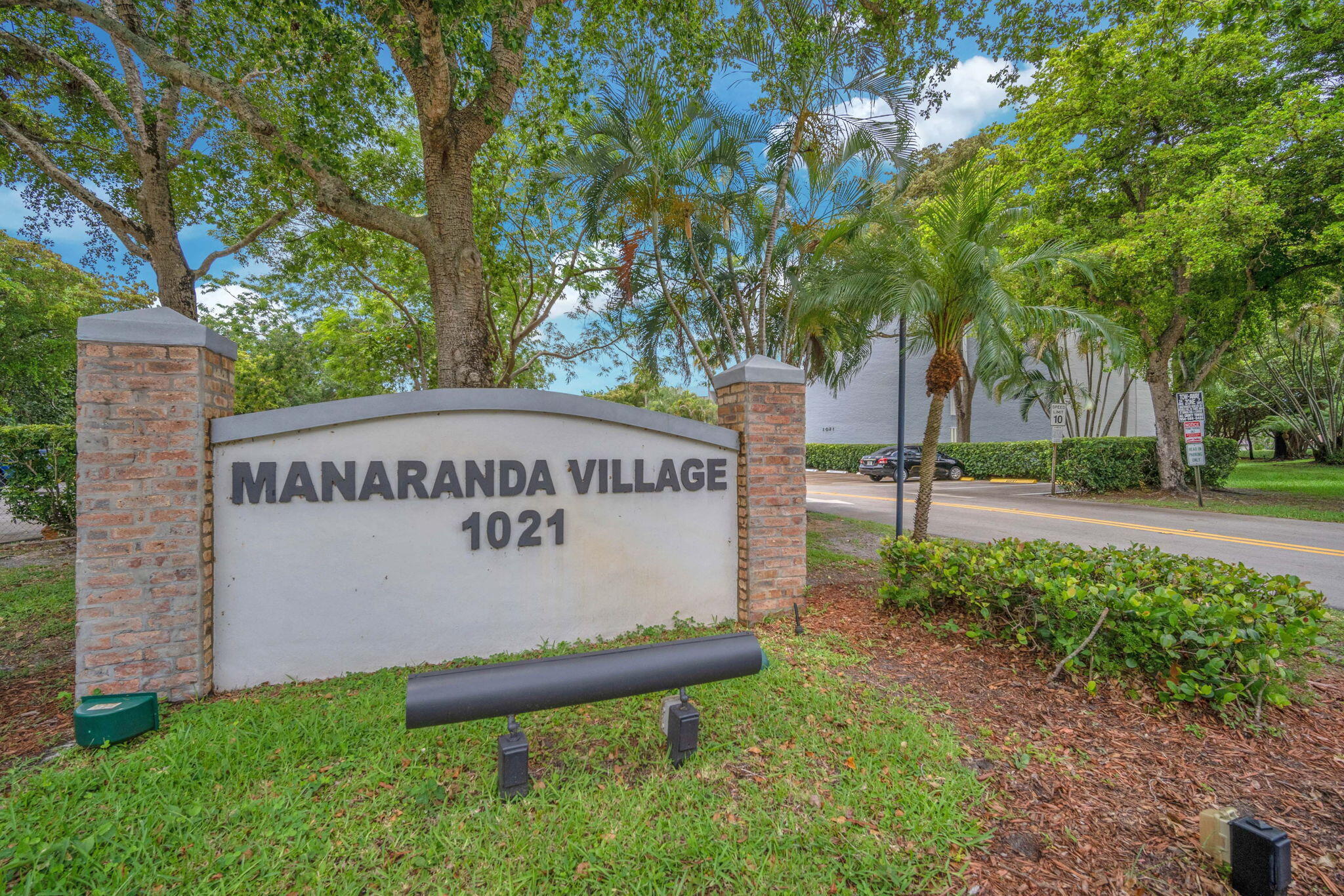 Foto de propiedad en 1021 Mockingbird Lane 303, Plantation, FL 33324 Plantation con MLS# 