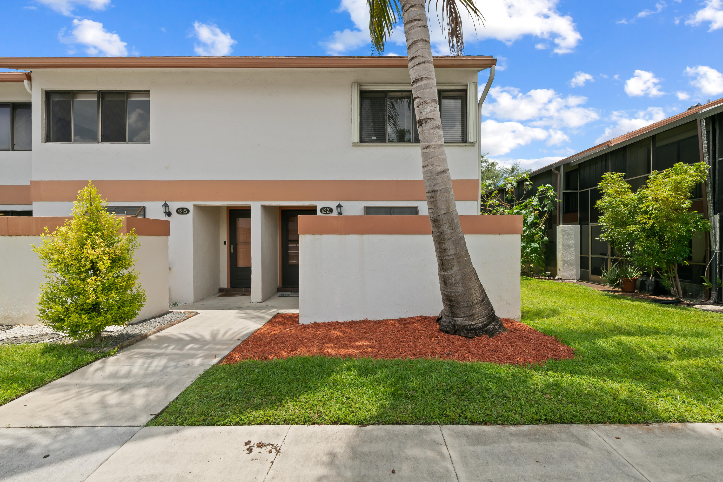Foto de propiedad en 4221 SW 71st Terrace 4221, Davie, FL 33314 Davie con MLS# 