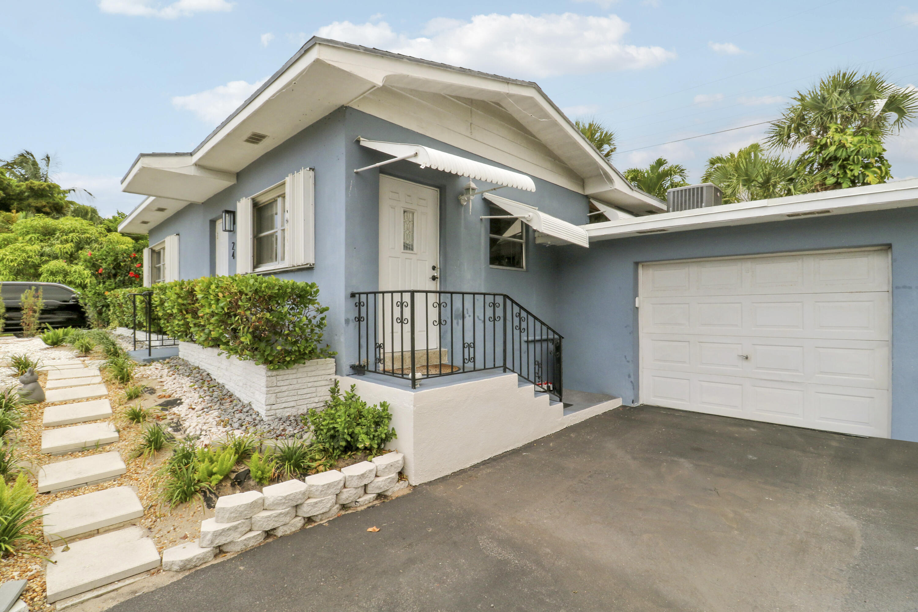 Foto de propiedad en 24 Douglas Drive, Ocean Ridge, FL 33435 Ocean Ridge con MLS# 