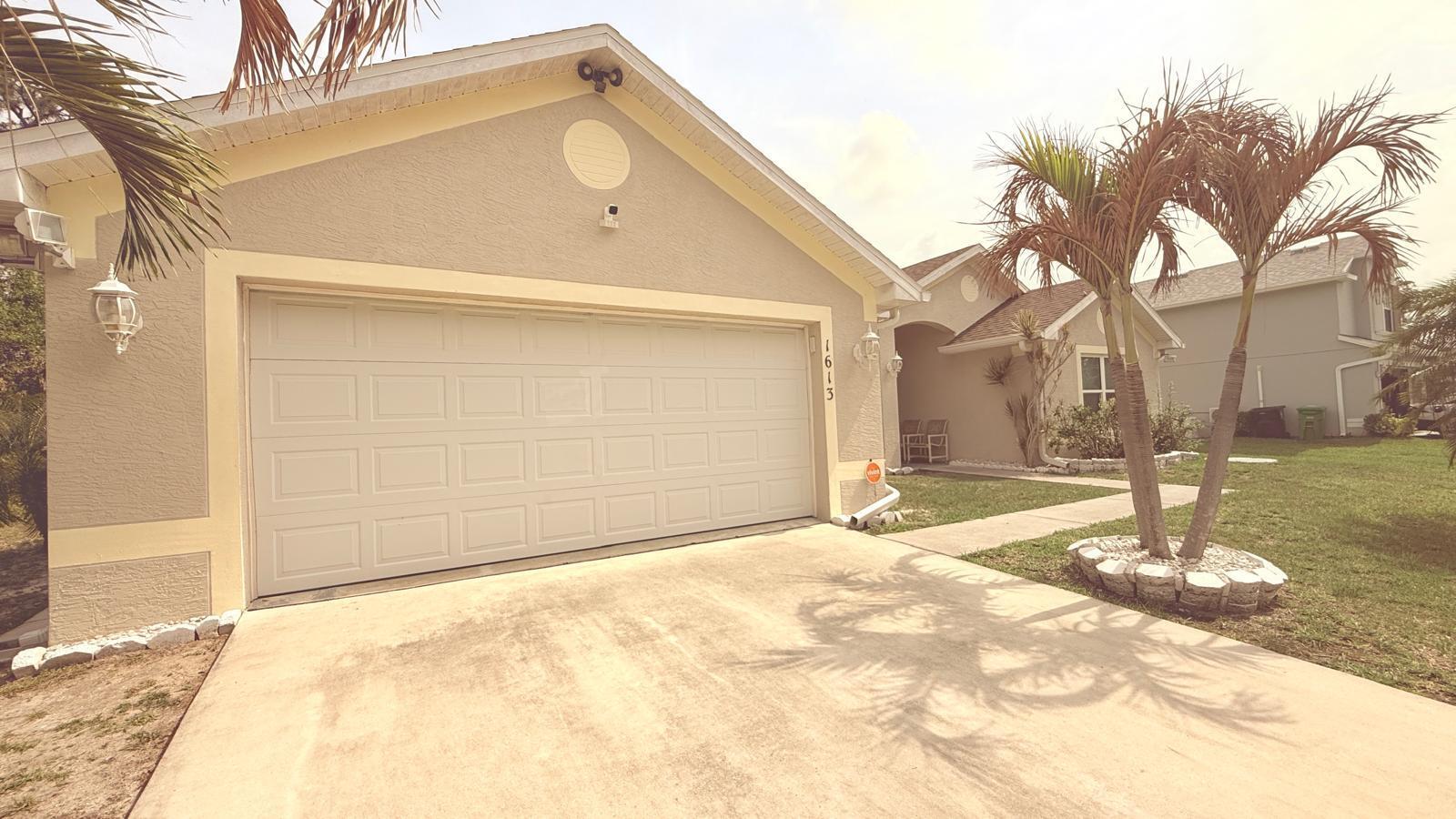 Foto de propiedad en 1613 SW Whipple Avenue, Port St. Lucie, FL 34953 Port St. Lucie con MLS# 