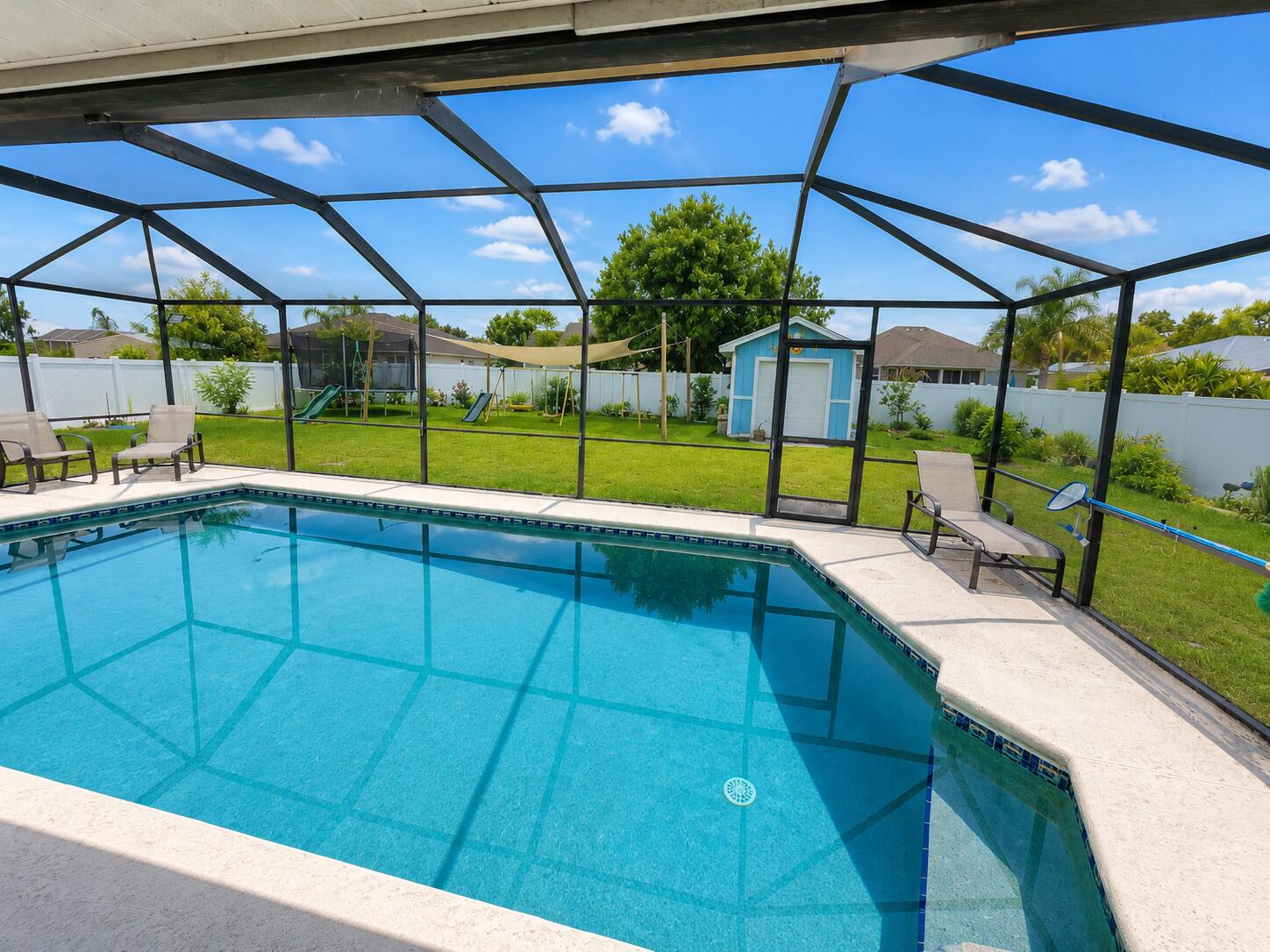 Foto de propiedad en 230 SW Inwood Avenue, Port St. Lucie, FL 34984 Port St. Lucie con MLS# 