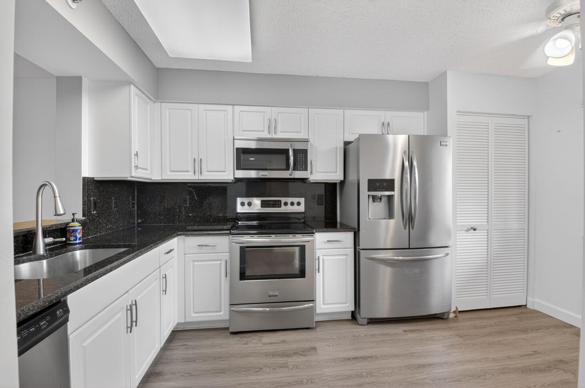 Foto de propiedad en 6080 Huntwick Terrace 405, Delray Beach, FL 33484 Delray Beach con MLS# 
