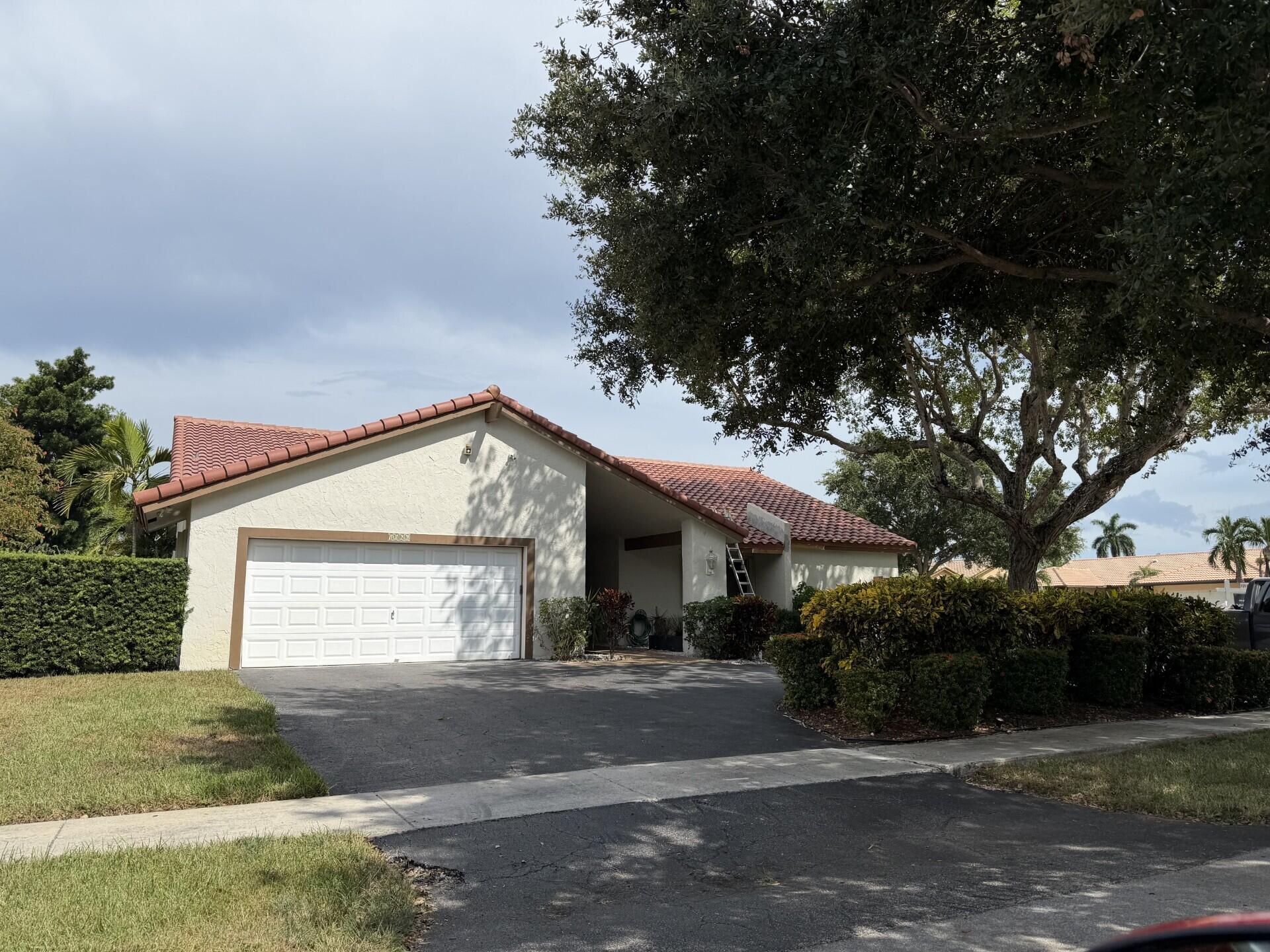 Foto de propiedad en 1066 NW 97th Avenue, Plantation, FL 33322 Plantation con MLS# 