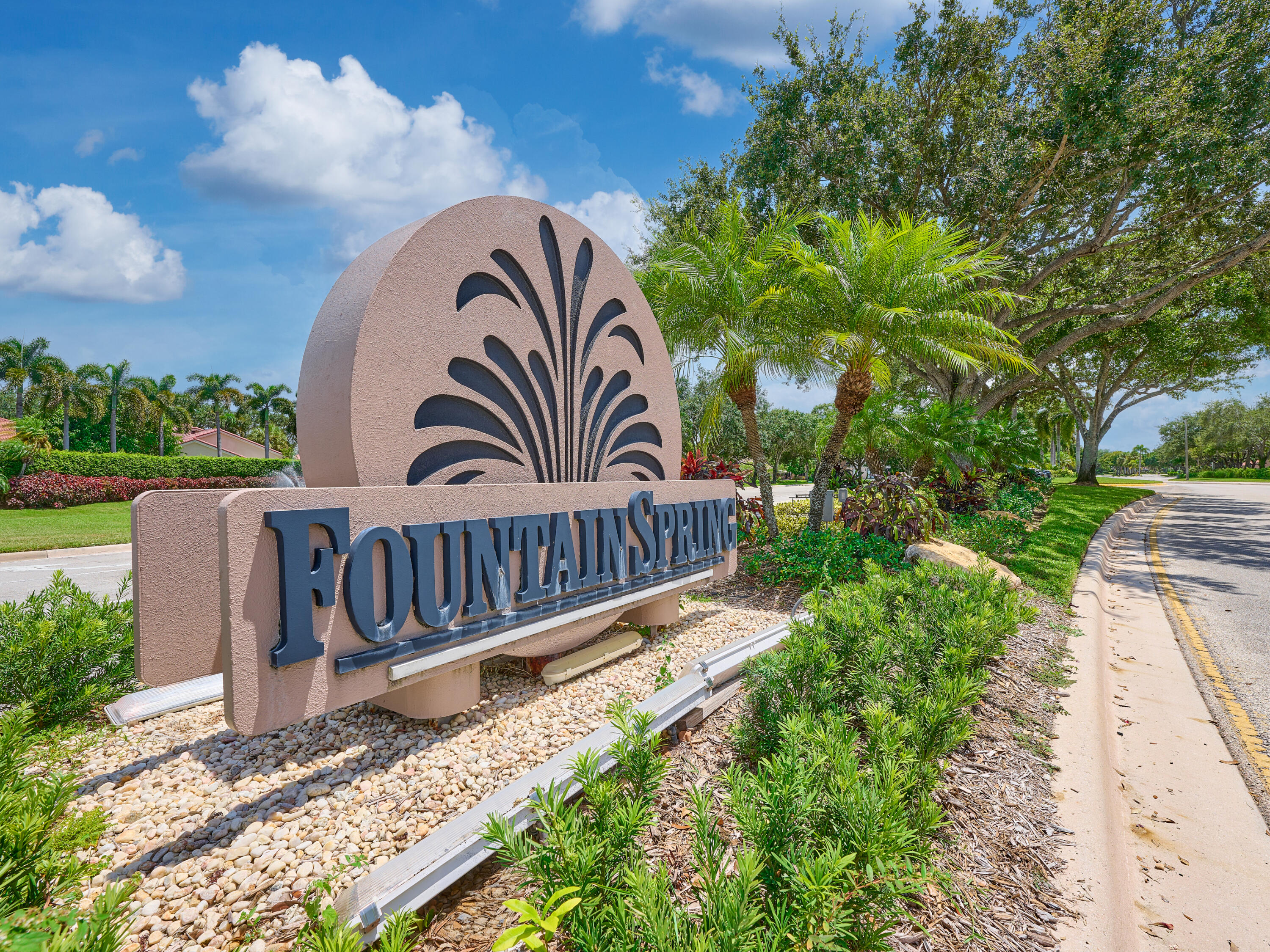 Foto de propiedad en 10900 NW 12th Drive, Plantation, FL 33322 Plantation con MLS# 
