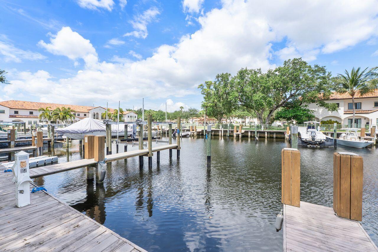 Foto de propiedad en 2932 Hidden Harbour Court, Dania Beach, FL 33312 Dania Beach con MLS# 