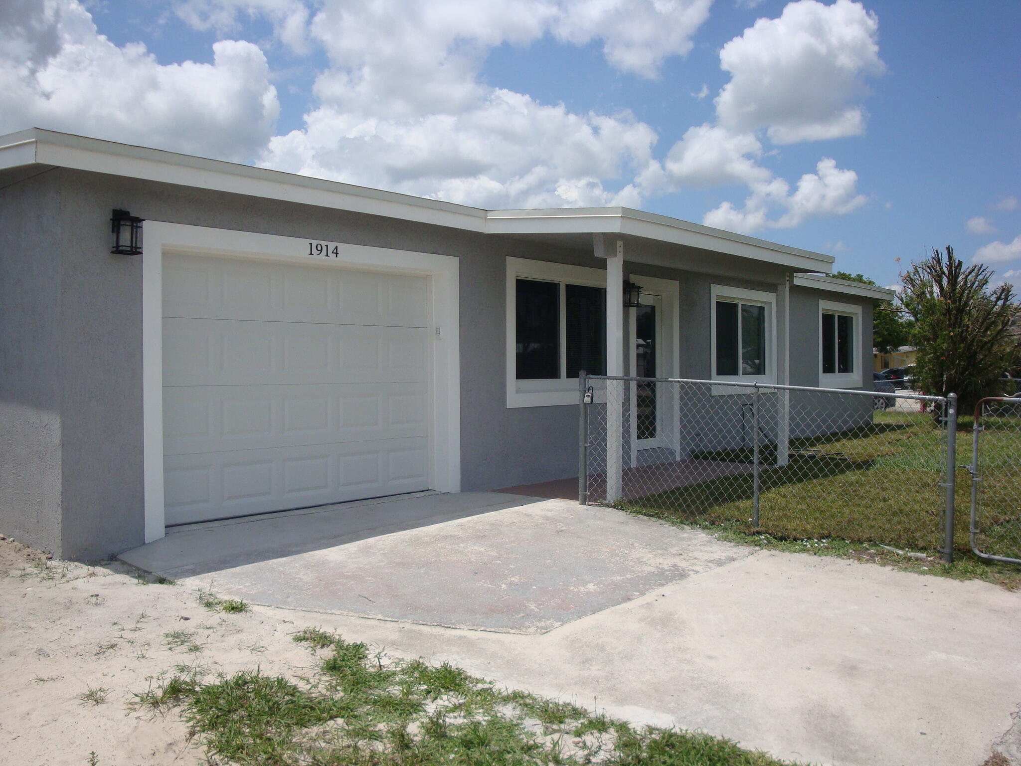 Foto de propiedad en 1914 Kudza Road, West Palm Beach, FL 33415 West Palm Beach con MLS# 