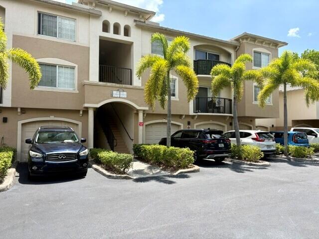 Foto de propiedad en 100 Crestwood Court N 108, Royal Palm Beach, FL 33411 Royal Palm Beach con MLS# 