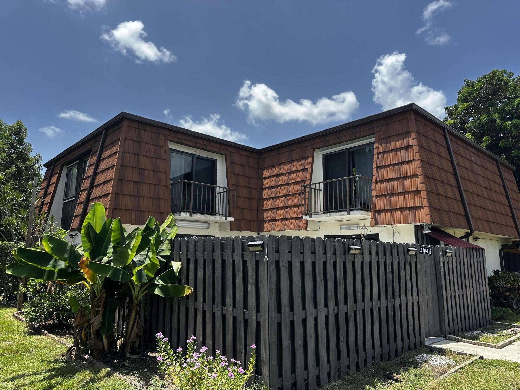 Foto de propiedad en 2164 White Pine Circle B, Greenacres, FL 33415 Greenacres con MLS# 