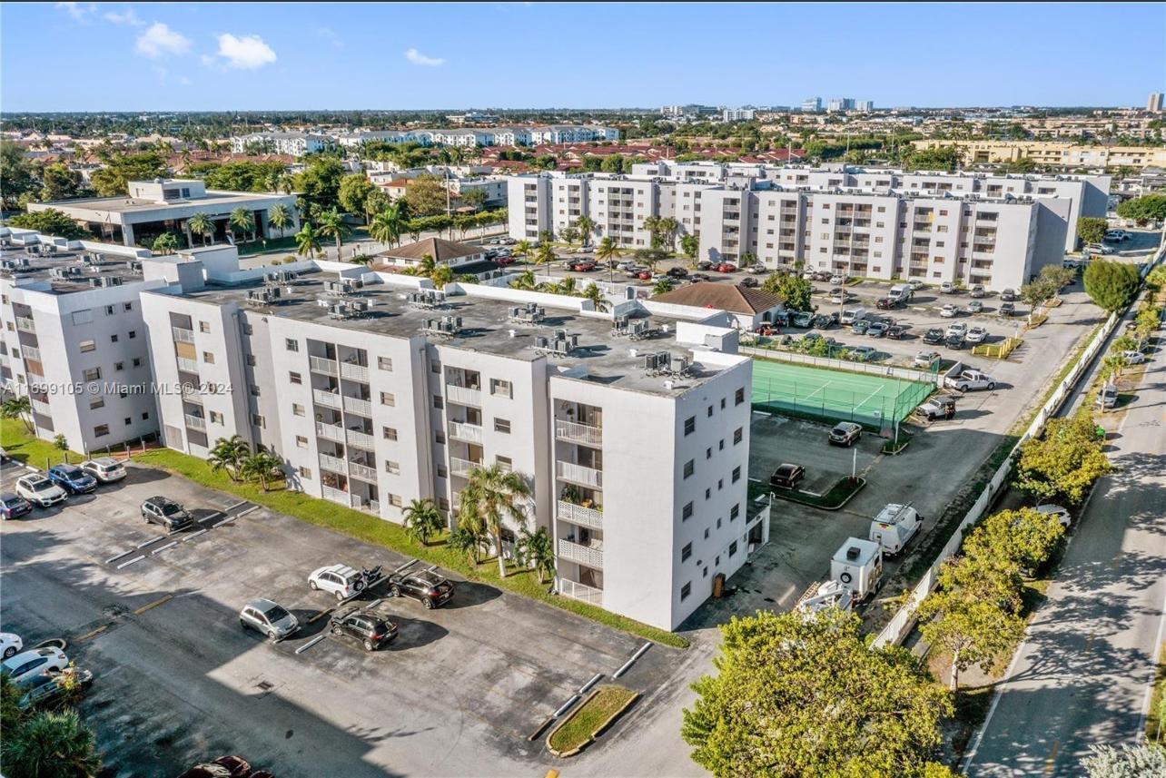 Foto de propiedad en 8145 NW 7th Street 208, Miami, FL 33126 Miami con MLS# 