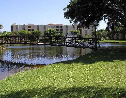 Foto de propiedad en 825 Egret Circle 206, Delray Beach, FL 33444 Delray Beach con MLS# 