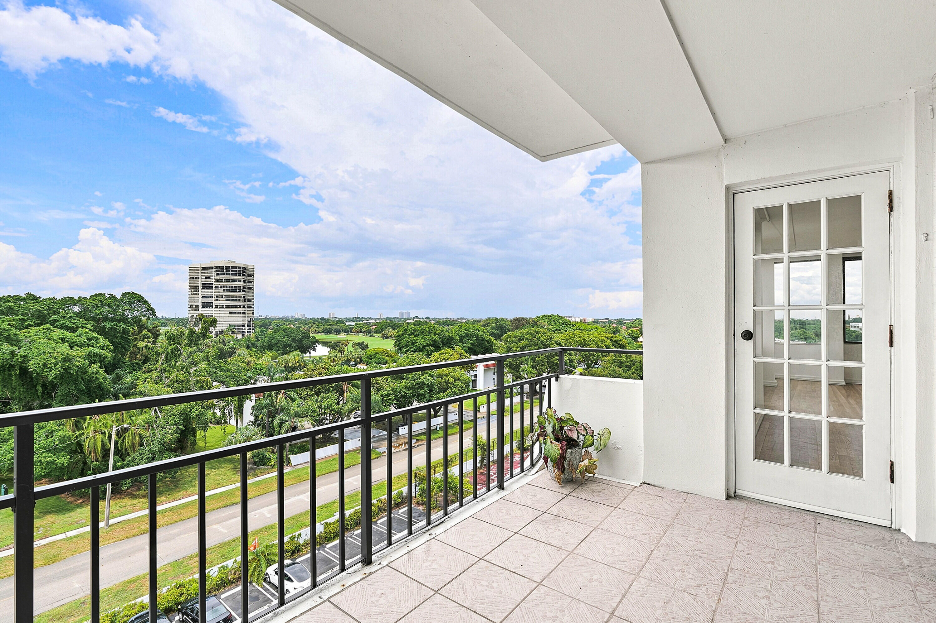 Foto de propiedad en 1500 Presidential Way 704, West Palm Beach, FL 33401 West Palm Beach con MLS# 