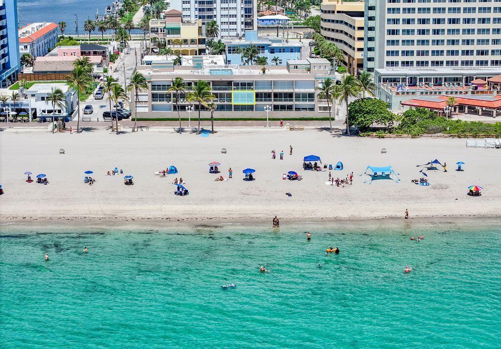 Foto de propiedad en 201 Van Buren Street 205, Hollywood, FL 33019 Hollywood con MLS# 