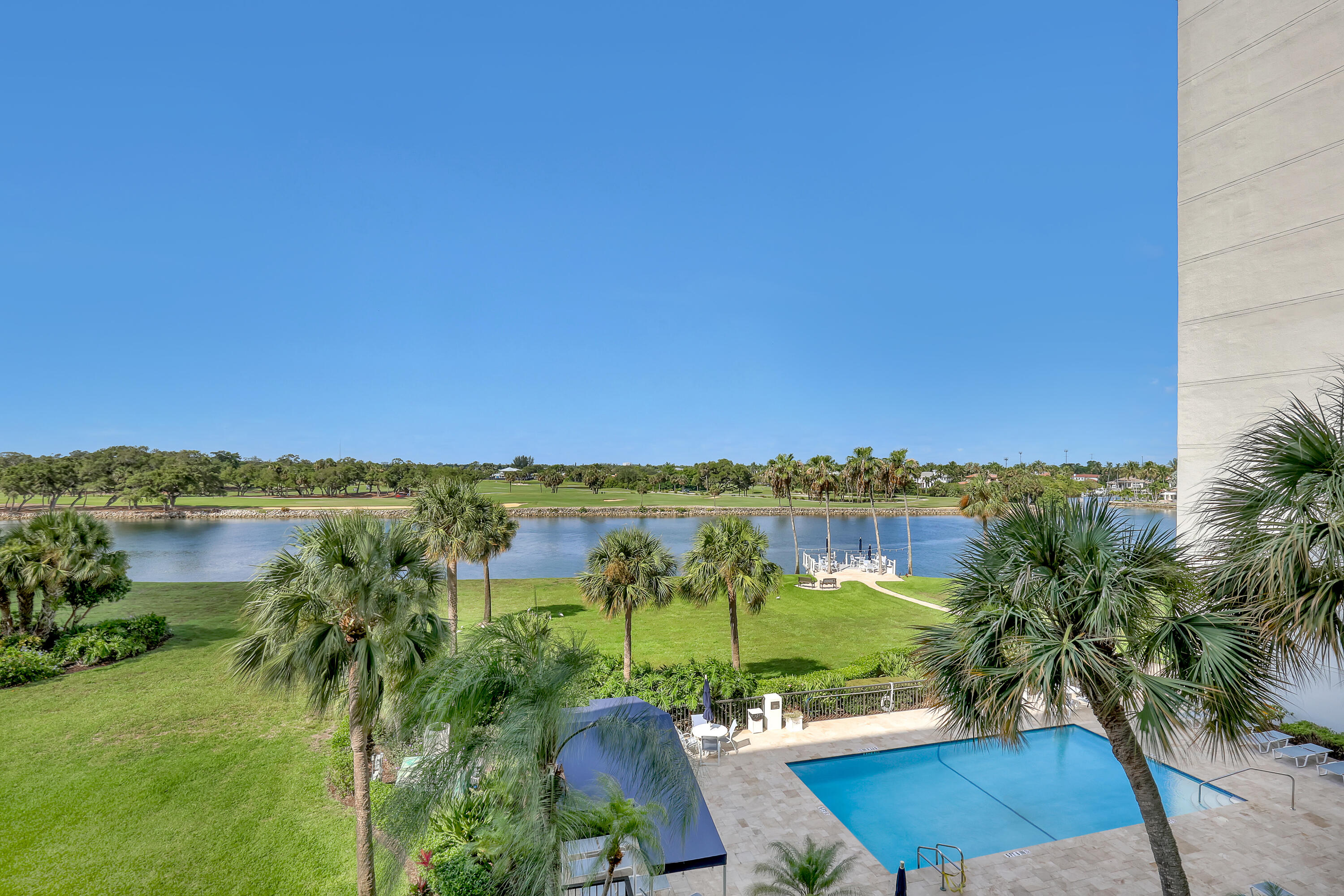 Foto de propiedad en 356 Golfview Road 403, North Palm Beach, FL 33408 North Palm Beach con MLS# 