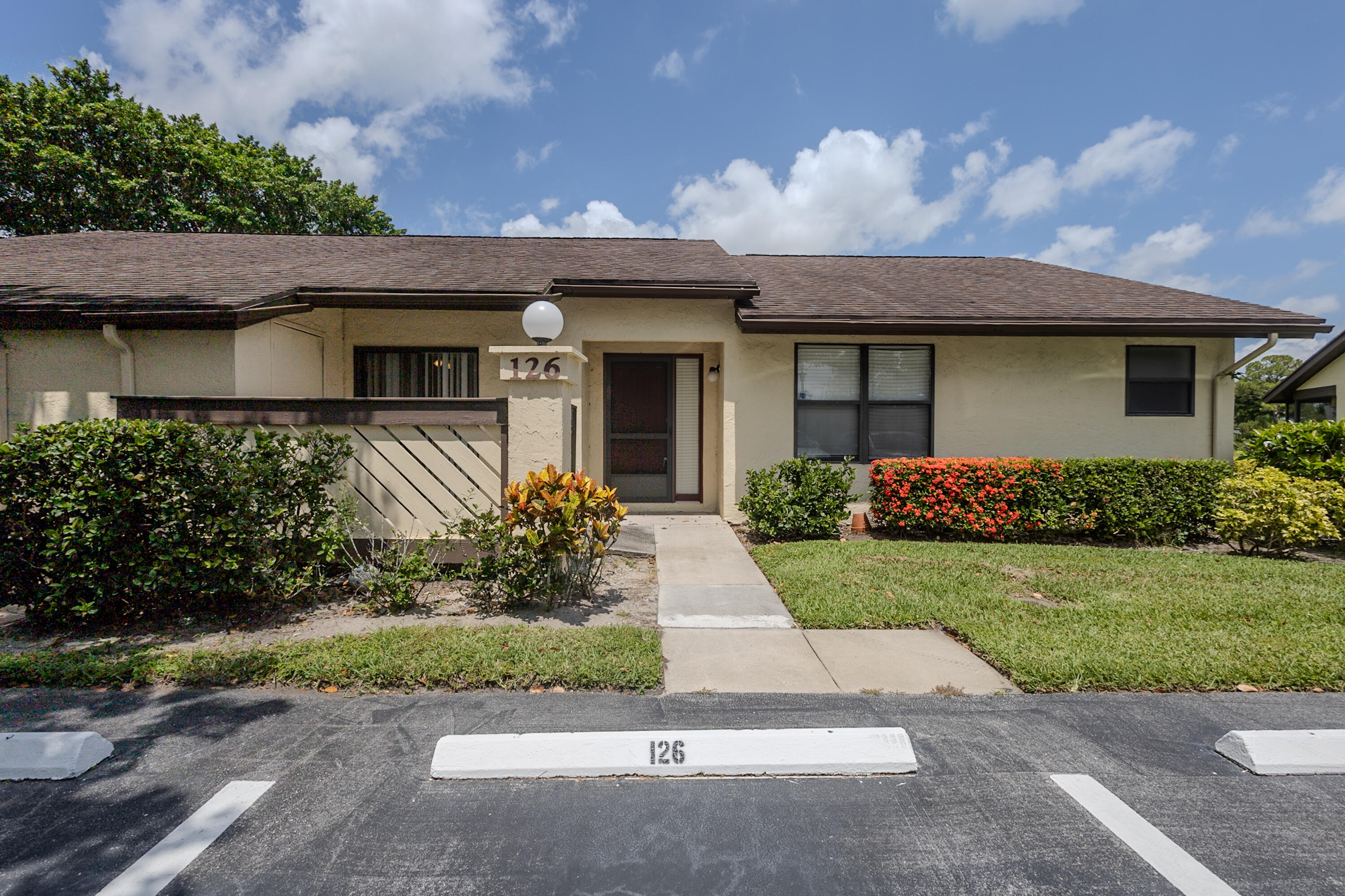 Foto de propiedad en 126 Manchineel Court, Royal Palm Beach, FL 33411 Royal Palm Beach con MLS# 