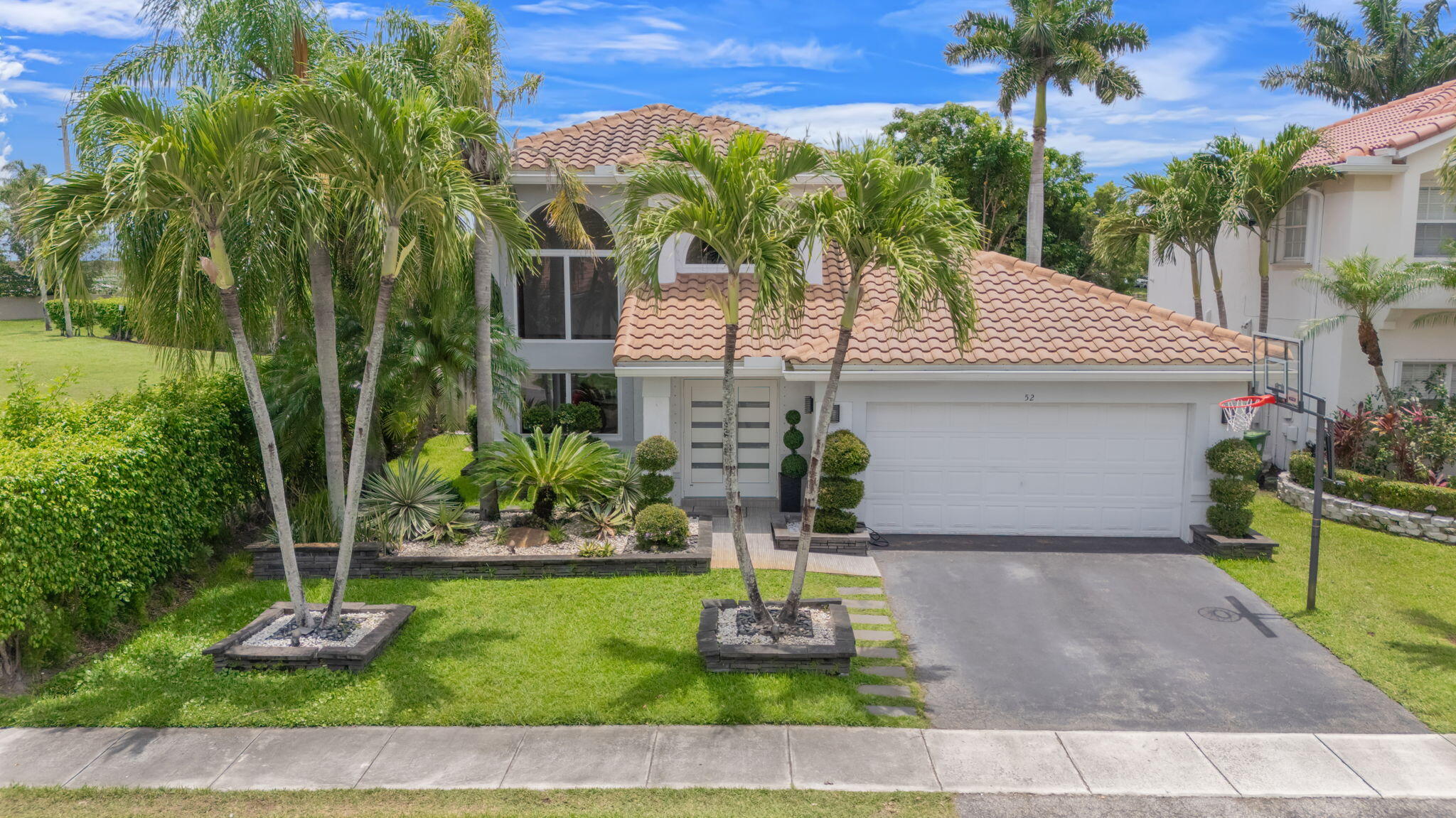 Foto de propiedad en 52 Gables Boulevard, Weston, FL 33326 Weston con MLS# 