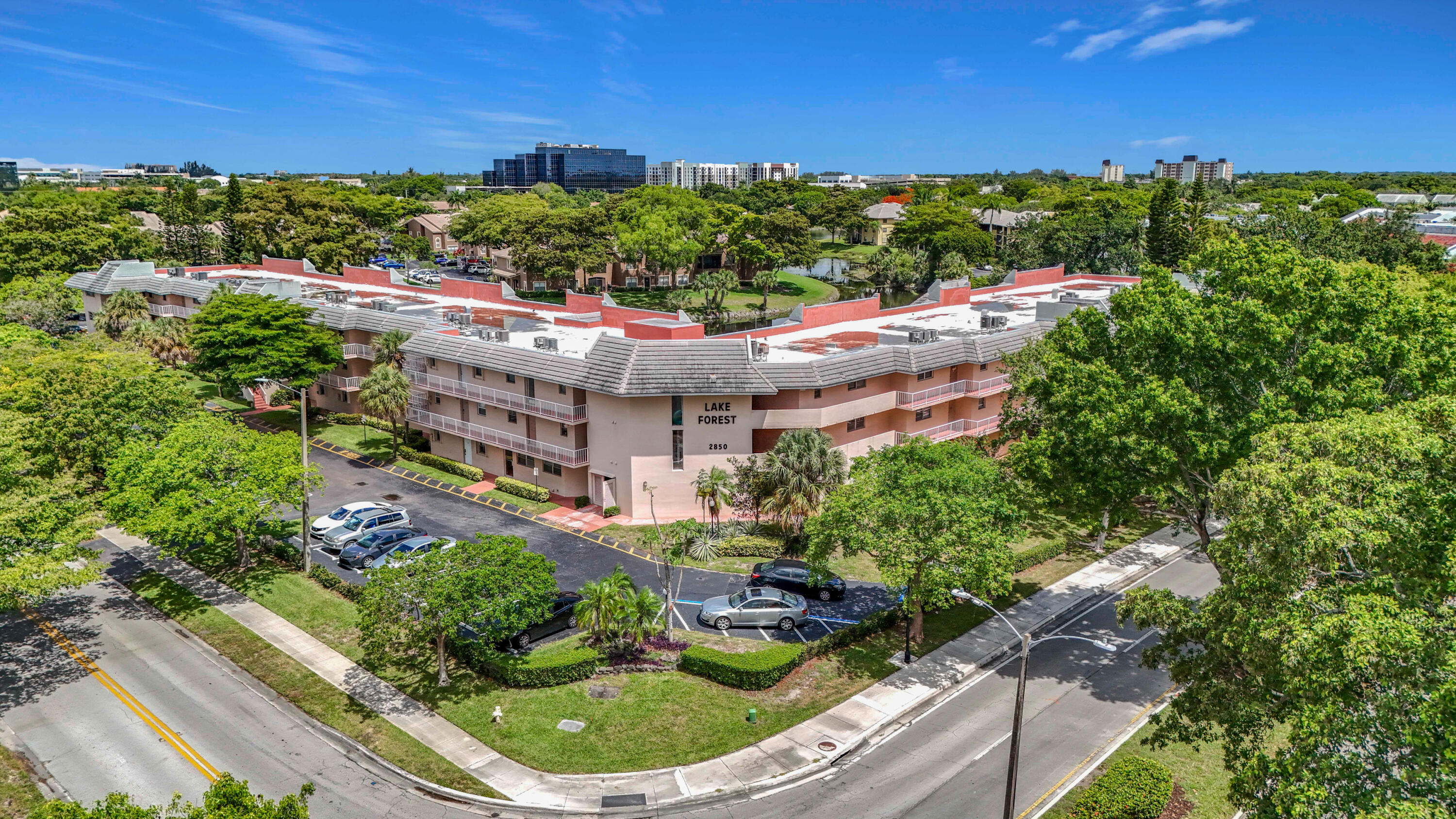Foto de propiedad en 2850 Forest Hills Boulevard 212, Coral Springs, FL 33065 Coral Springs con MLS# 