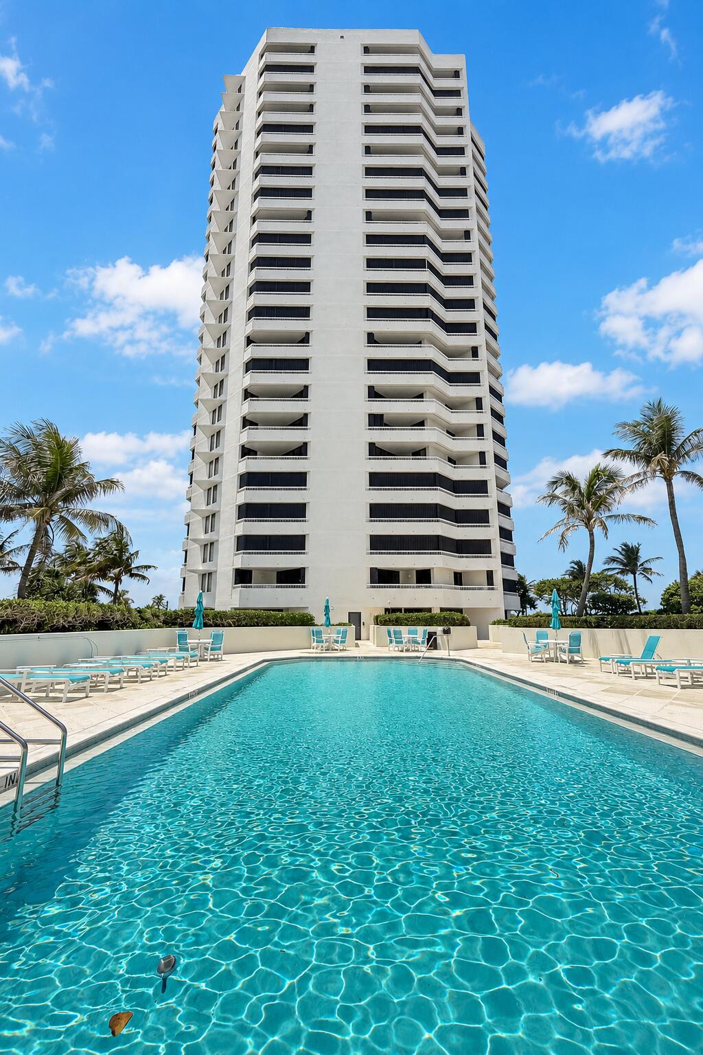 Foto de propiedad en 5080 N Ocean Drive 20c, Singer Island, FL 33404 Singer Island con MLS# 