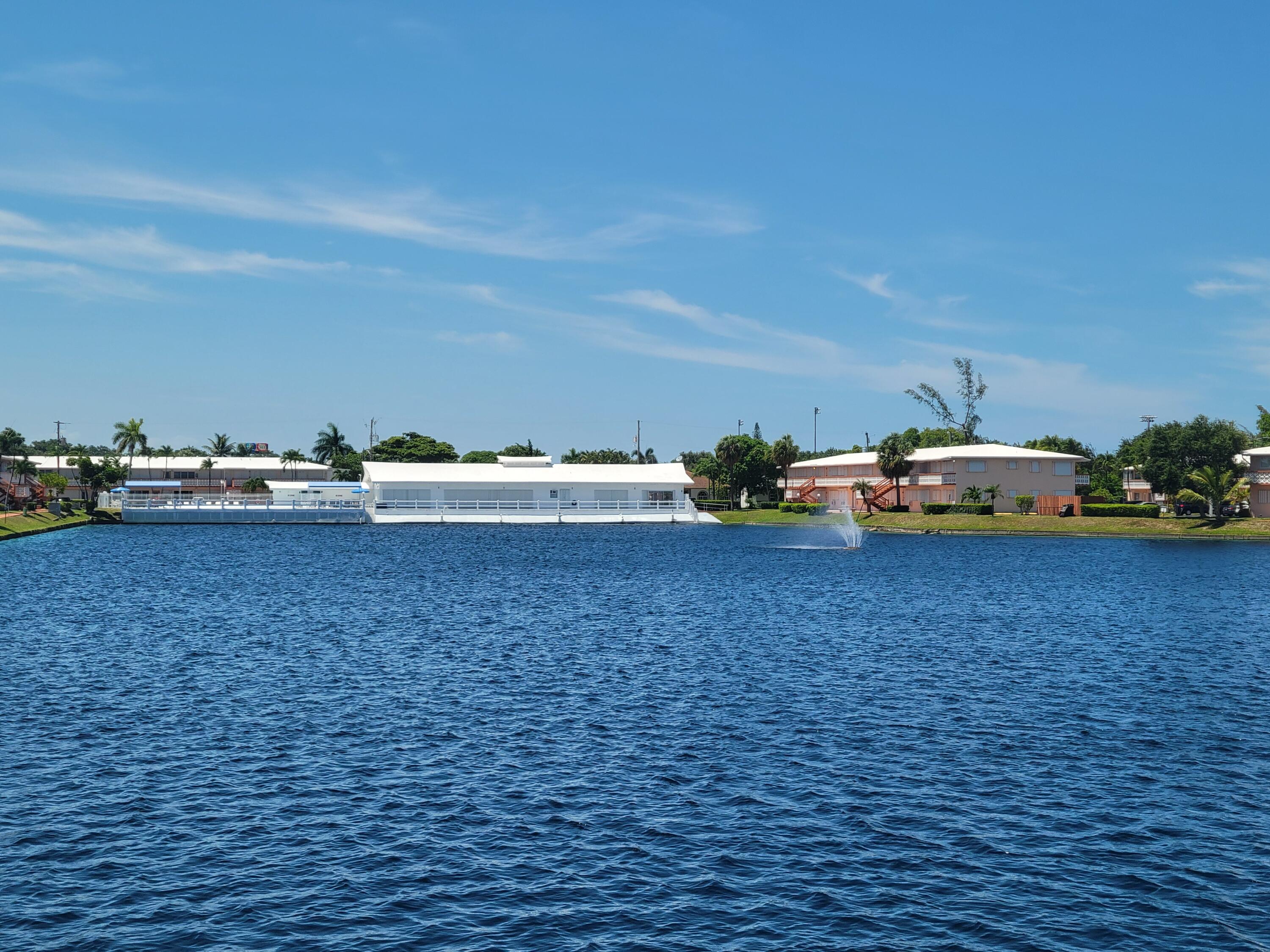 Foto de propiedad en 1050 SW 11th Street L2, Hallandale Beach, FL 33009 Hallandale Beach con MLS# 