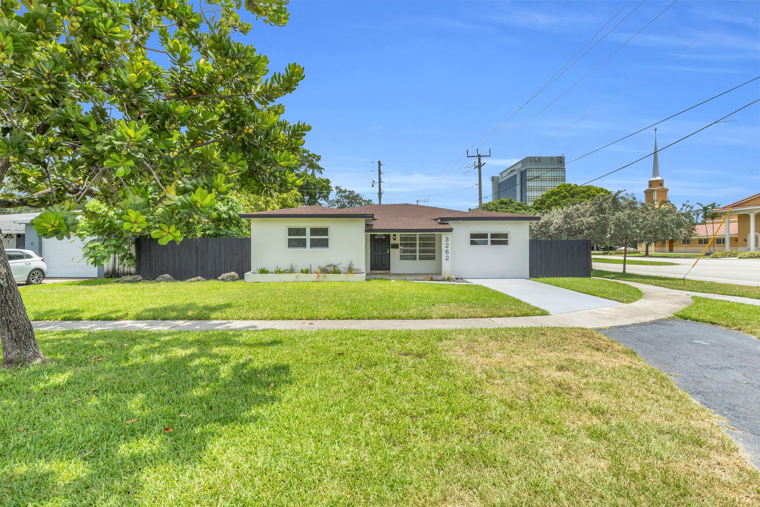 Foto de propiedad en 3262 Pierce Street, Hollywood, FL 33021 Hollywood con MLS# 