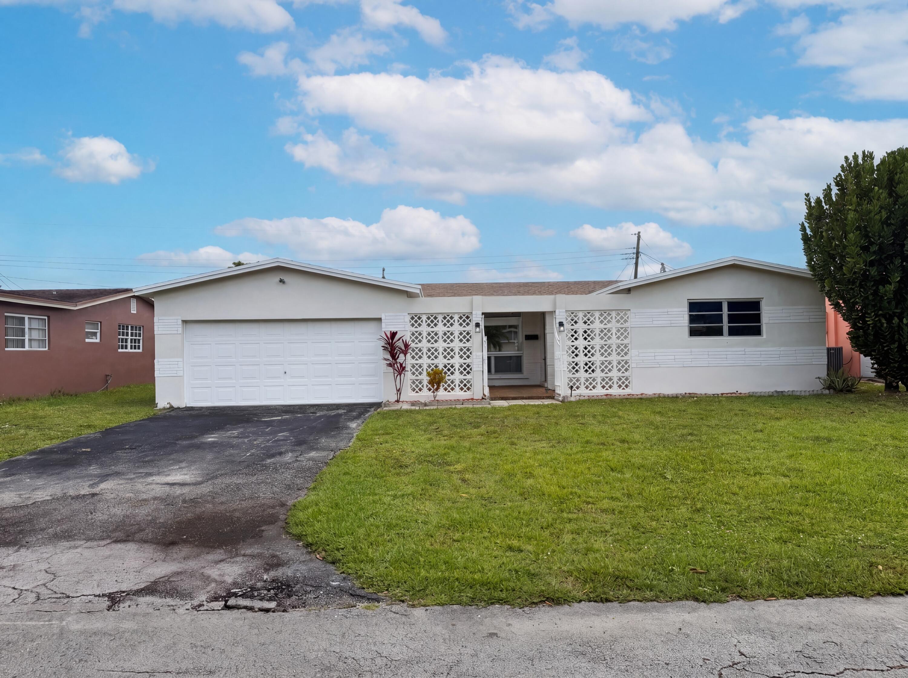 Foto de propiedad en 7141 Harbour Boulevard, Miramar, FL 33023 Miramar con MLS# 