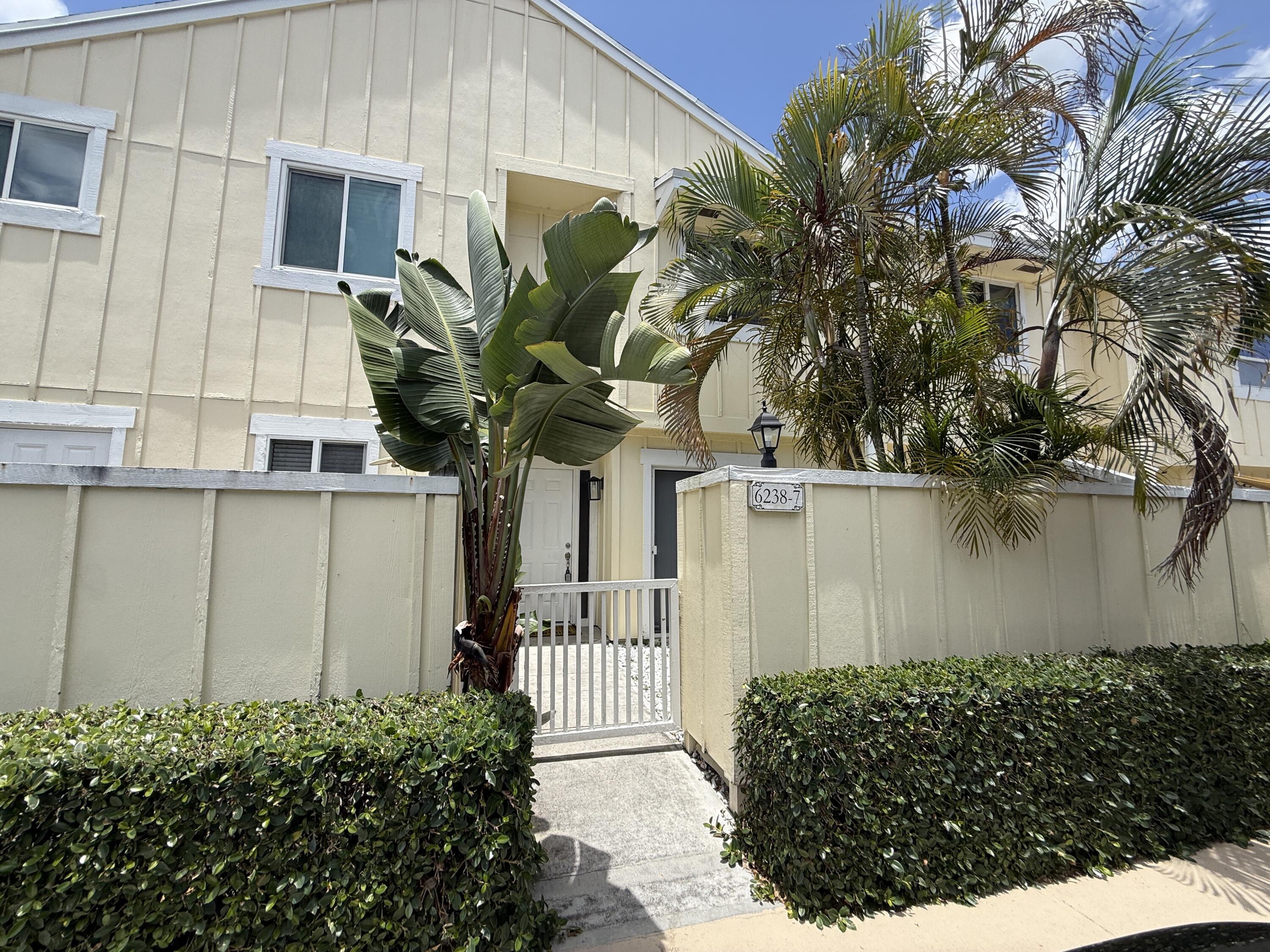 Foto de propiedad en 6238 Riverwalk Lane 7, Jupiter, FL 33458 Jupiter con MLS# 