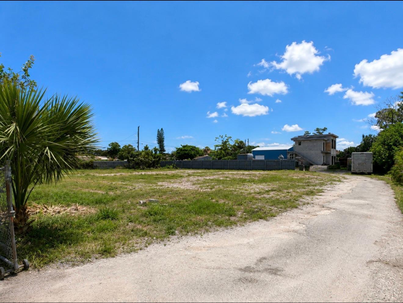Foto de propiedad en 444 53rd Drive N, Royal Palm Estates, FL 33415 Royal Palm Estates con MLS# 