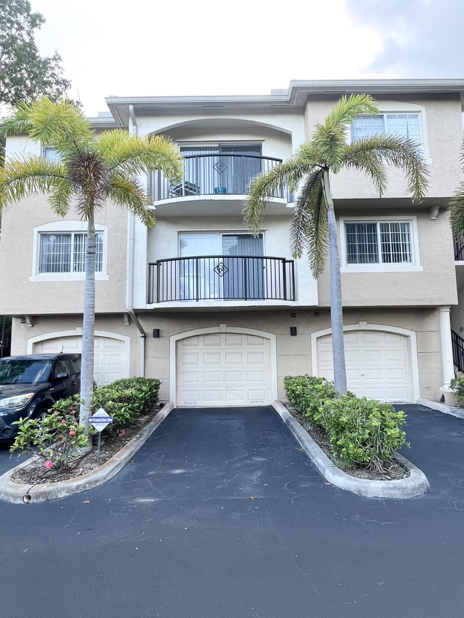 Foto de propiedad en 1100 Crestwood Court S 1103, Royal Palm Beach, FL 33411 Royal Palm Beach con MLS# 