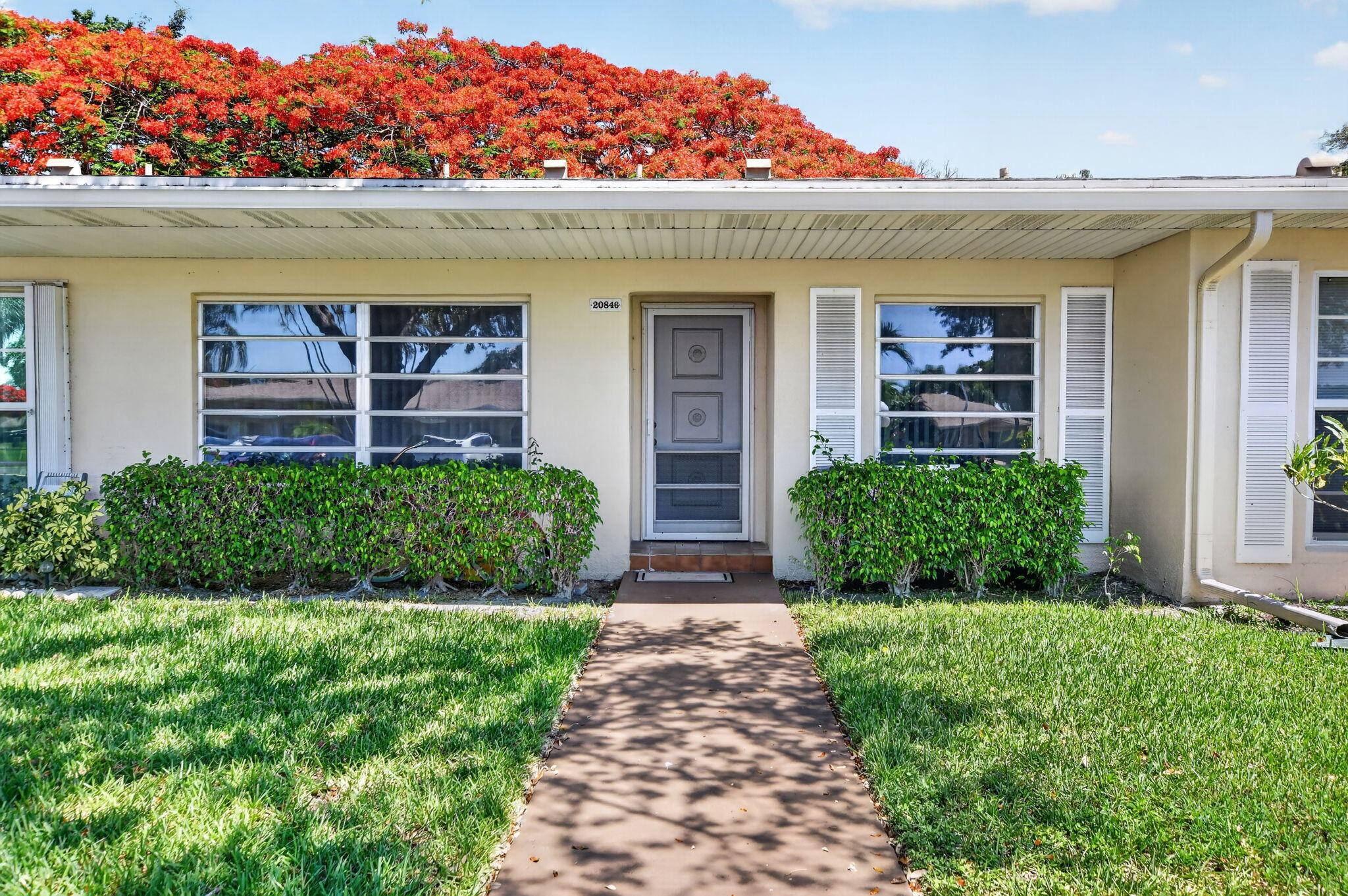 Foto de propiedad en 20846 Vinesta Circle, Boca Raton, FL 33433 Boca Raton con MLS# 