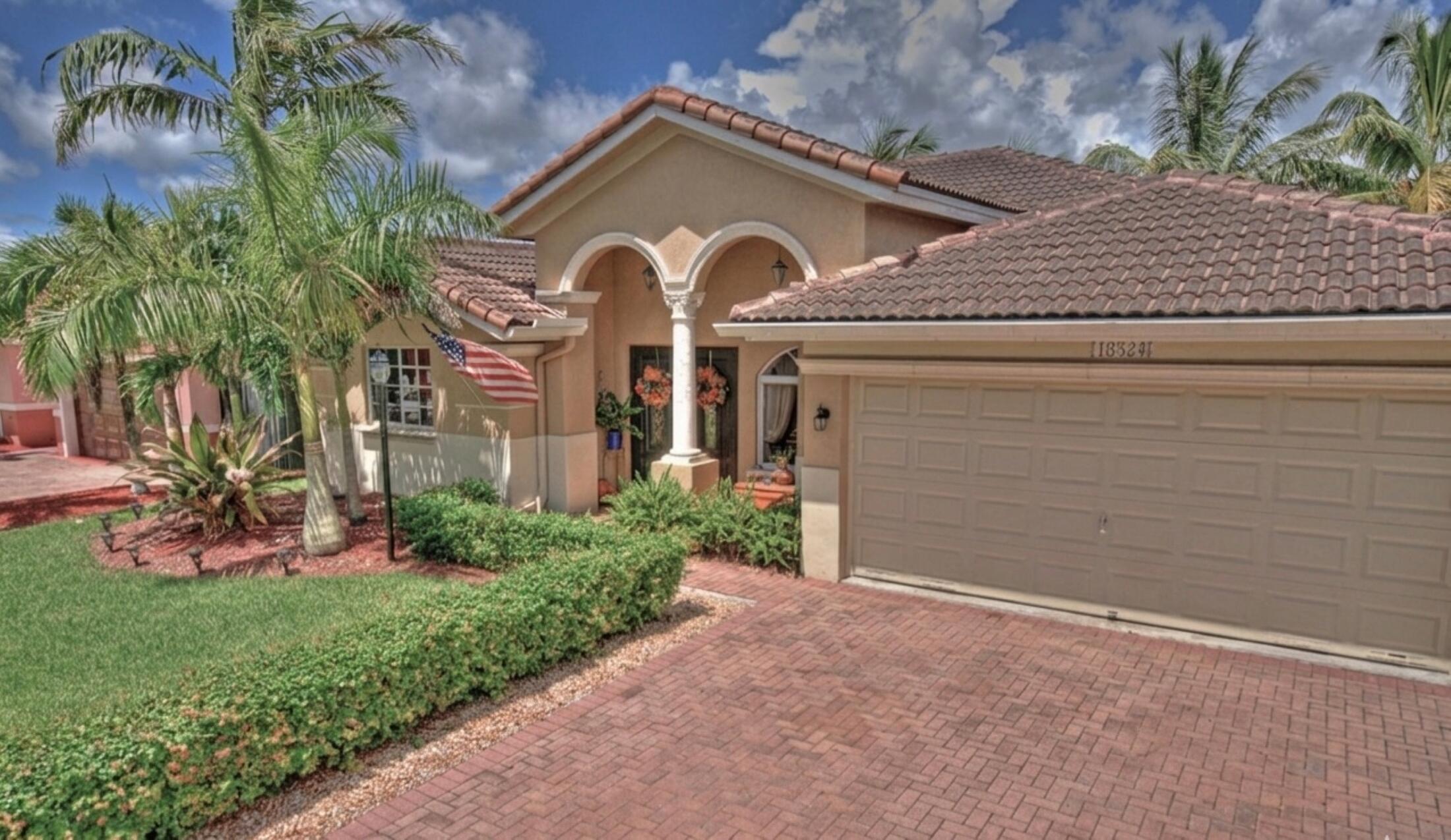 Foto de propiedad en 18324 SW 149th Place, Miami, FL 33187 Miami con MLS# 