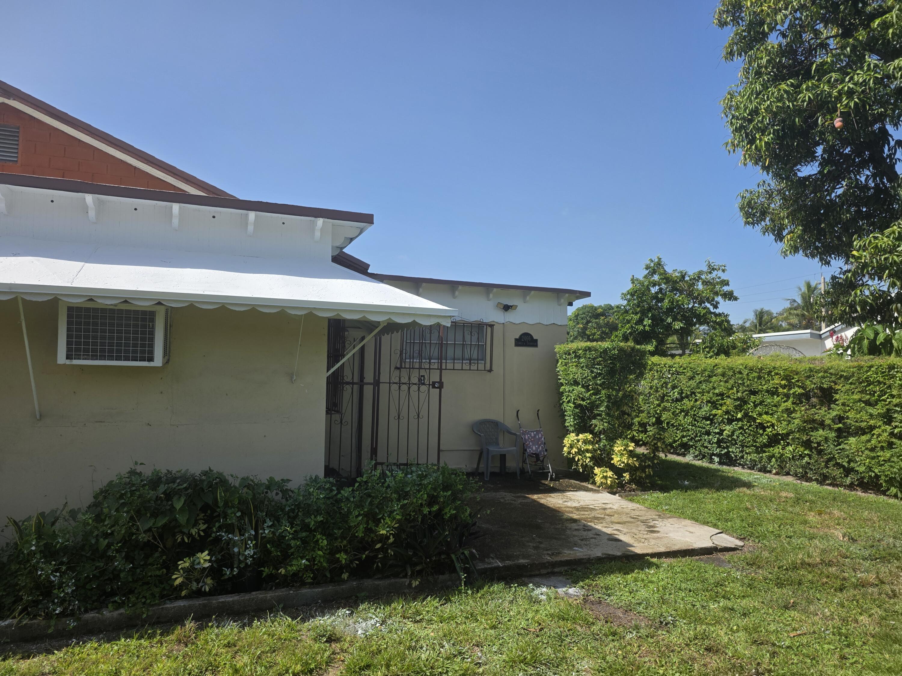 Foto de propiedad en 2466 NW 91st Street, Miami, FL 33147 Miami con MLS# 
