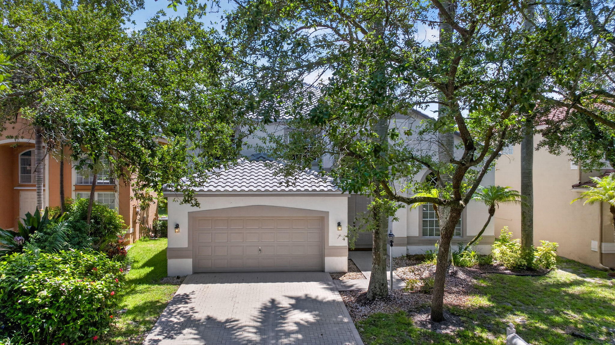 Foto de propiedad en 6702 NW 80th Manor, Parkland, FL 33067 Parkland con MLS# 