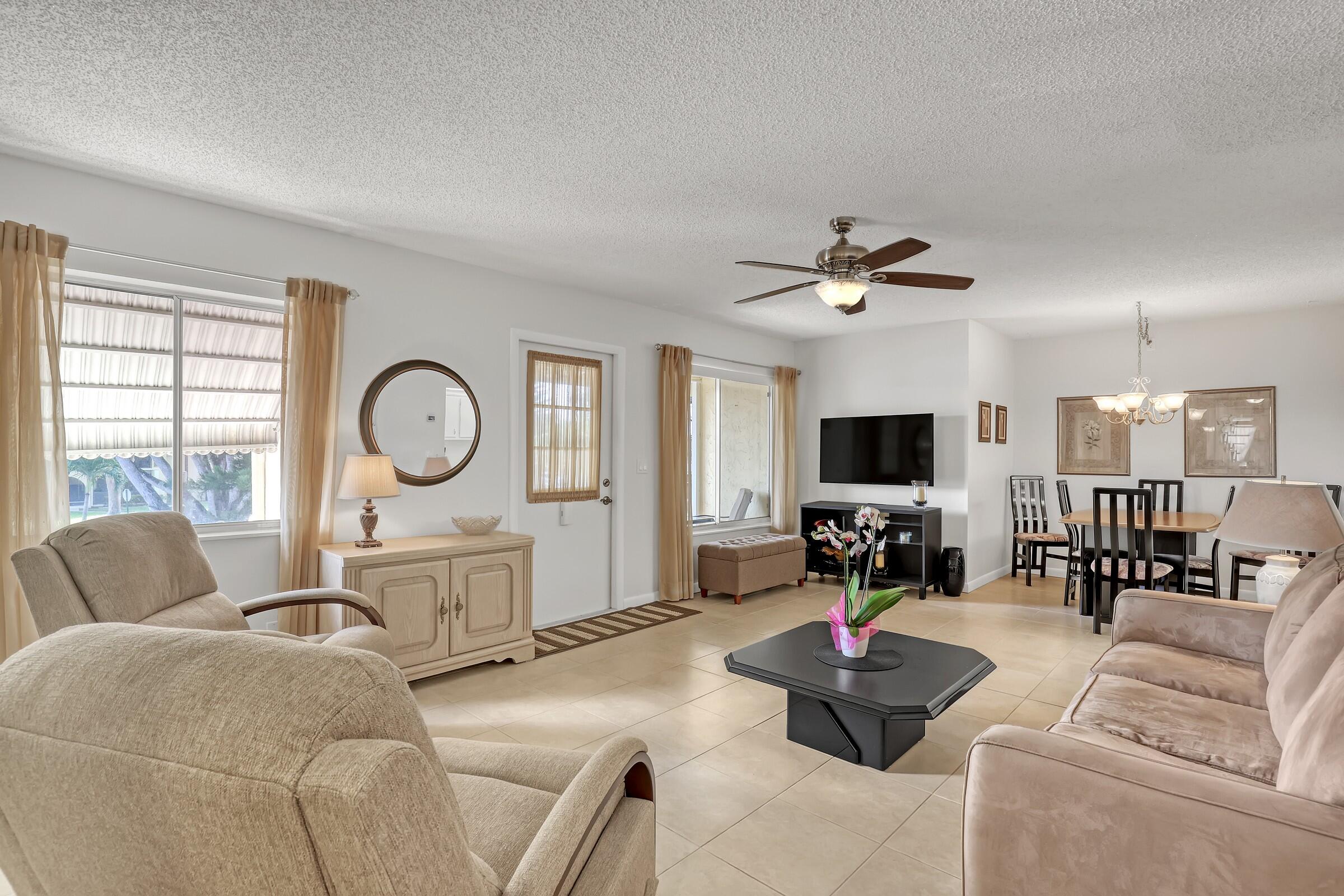 Foto de propiedad en 337 Pine Ridge Circle D-2, Greenacres, FL 33463 Greenacres con MLS# 
