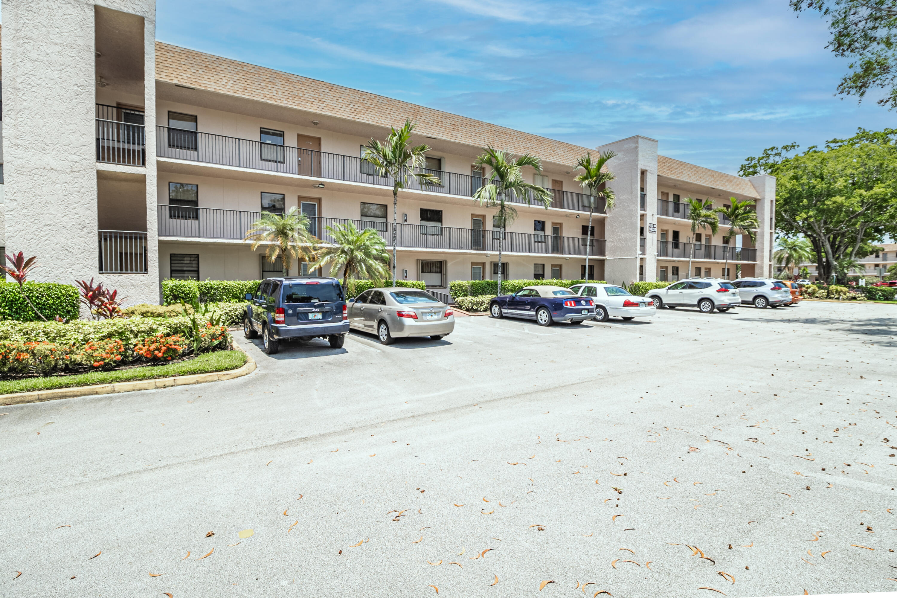 Foto de propiedad en 10331 Sunrise Lakes Boulevard 302, Sunrise, FL 33322 Sunrise con MLS# 