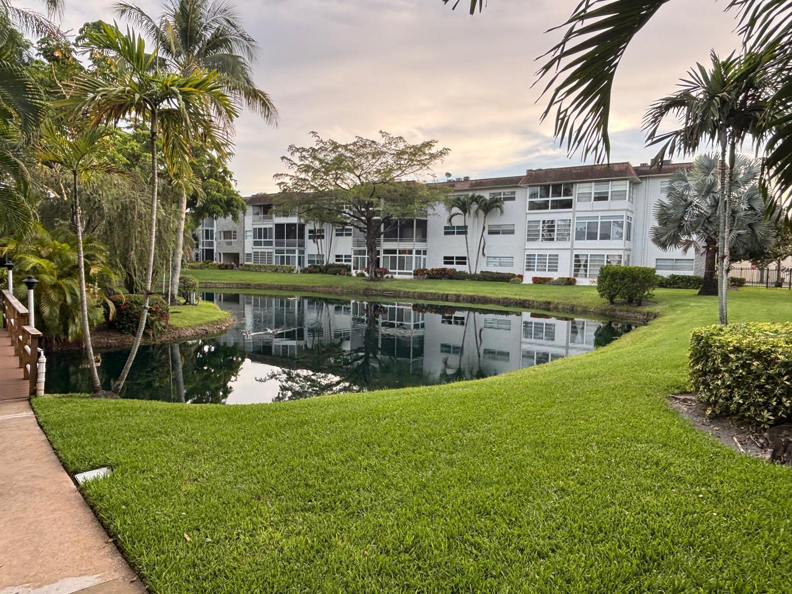 Foto de propiedad en 5171 W Oakland Park Boulevard 308, Lauderdale Lakes, FL 33313 Lauderdale Lakes con MLS# 