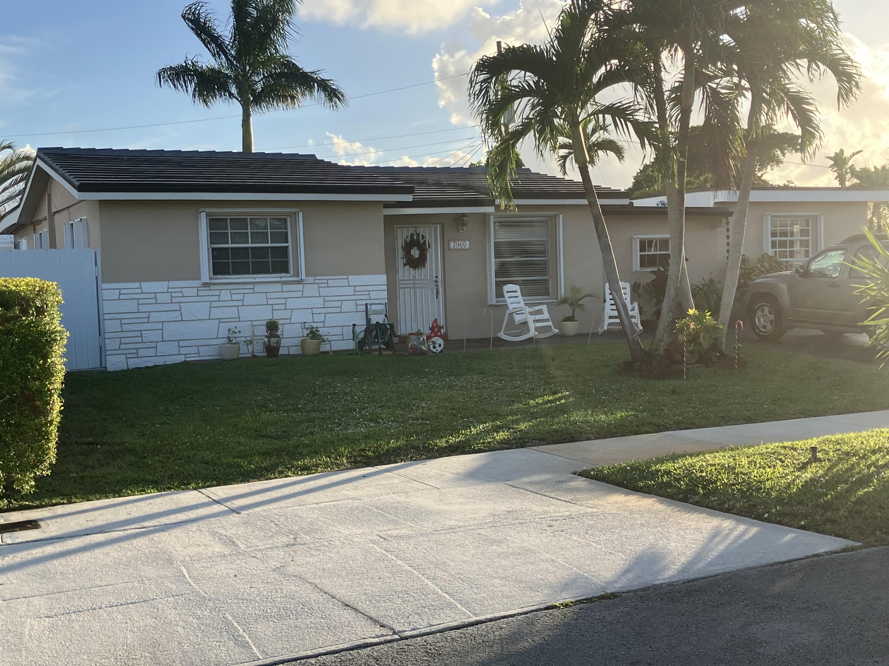 Foto de propiedad en 7960 NW 174th Street, Hialeah, FL 33015 Hialeah con MLS# 